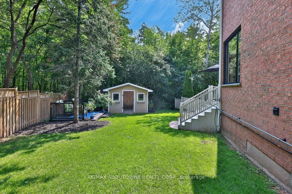 324 Oakridge Court