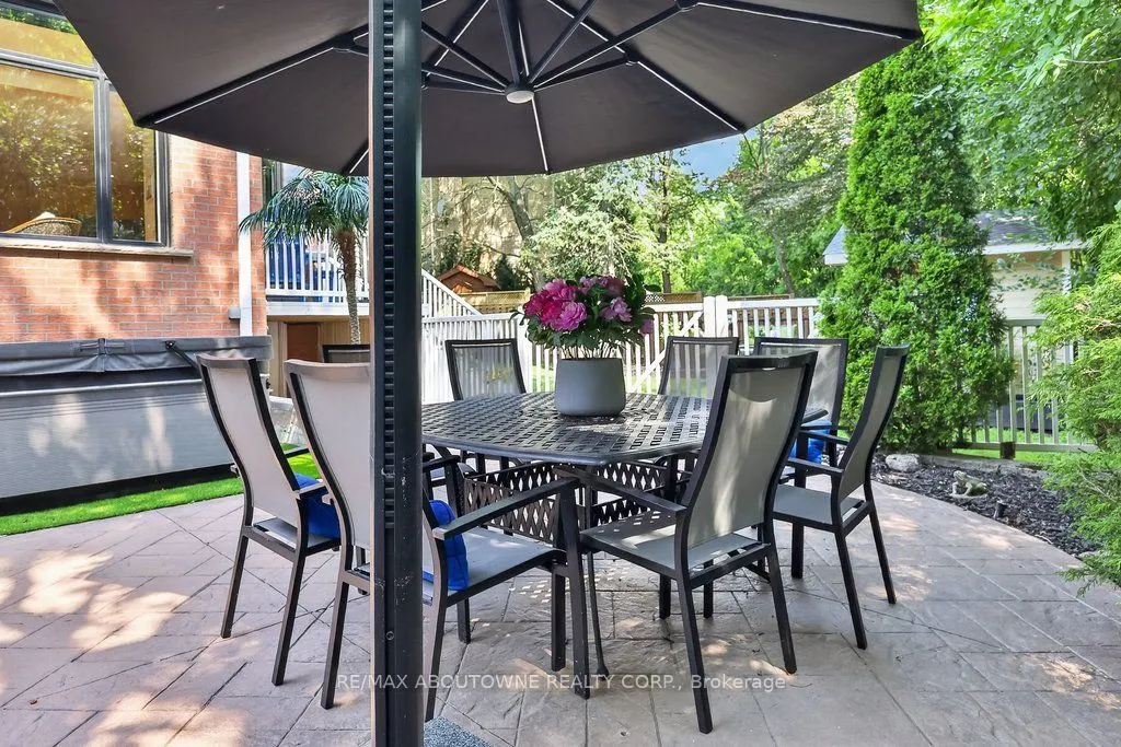 324 Oakridge Court