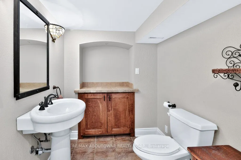 324 Oakridge Court
