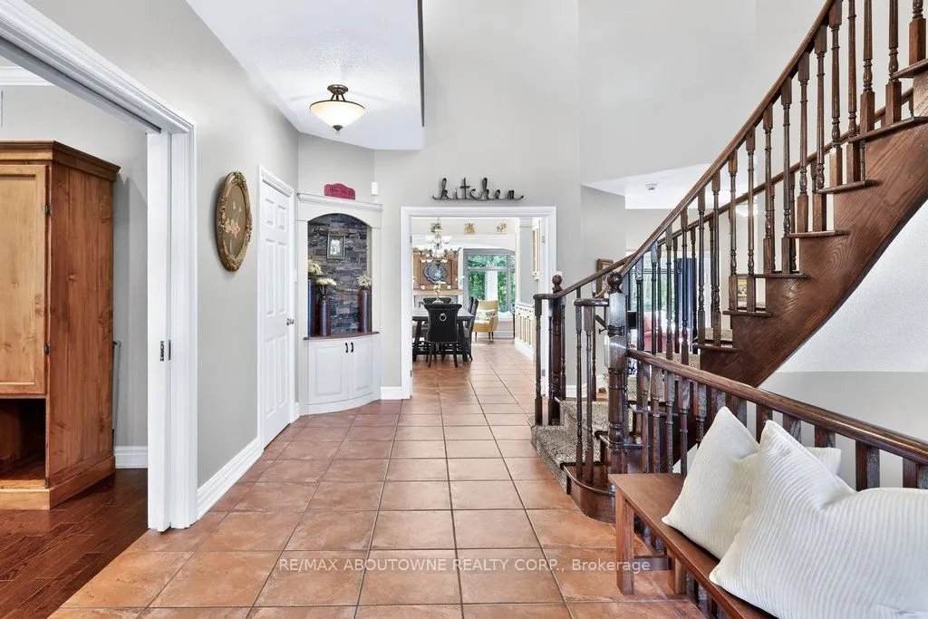 324 Oakridge Court
