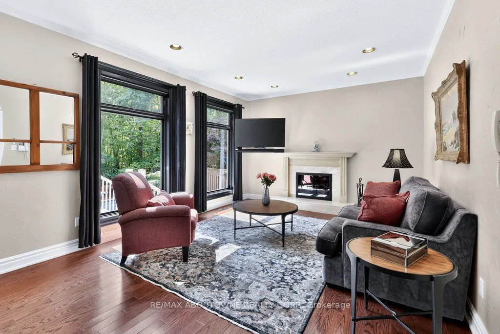 324 Oakridge Court