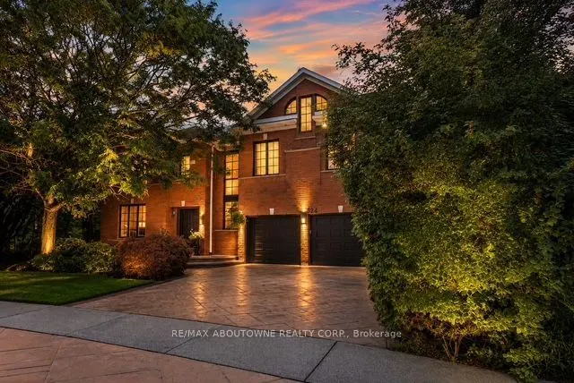 324 Oakridge Court