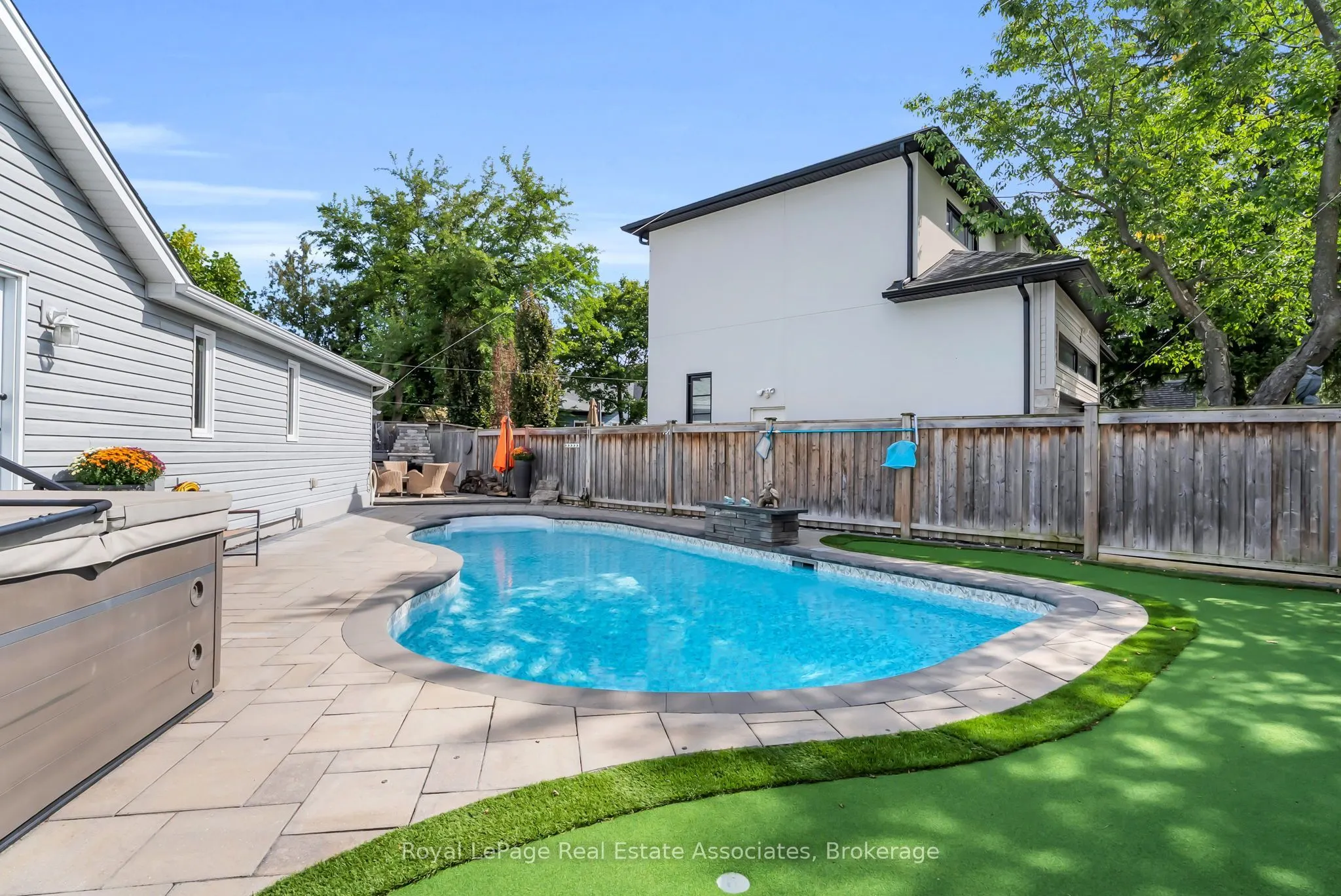 11 Churchill Crescent