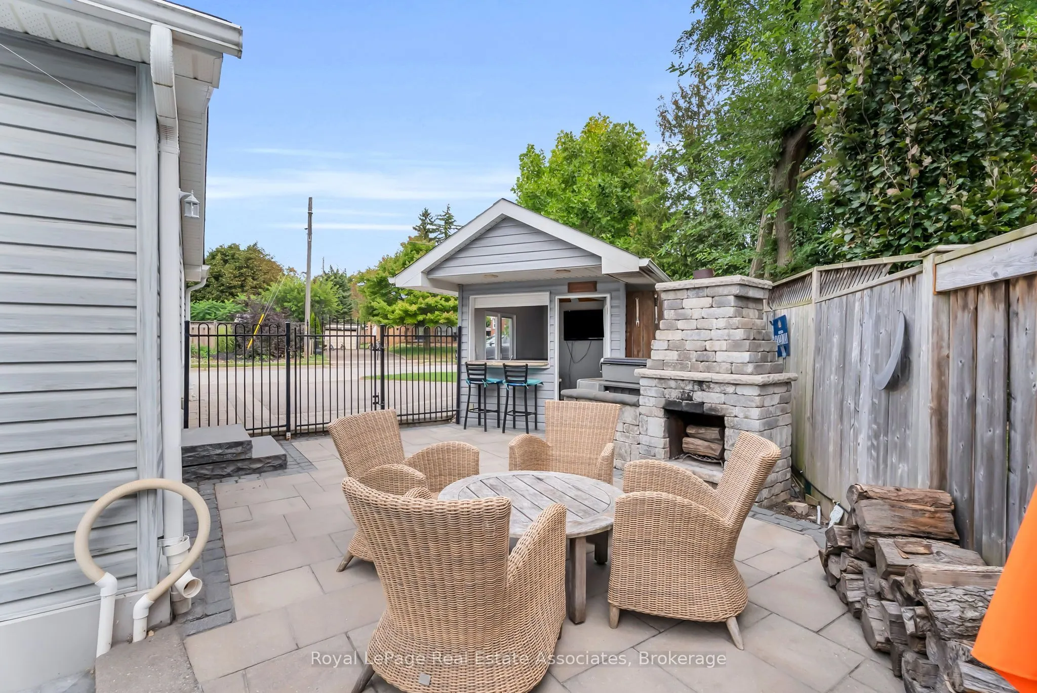 11 Churchill Crescent