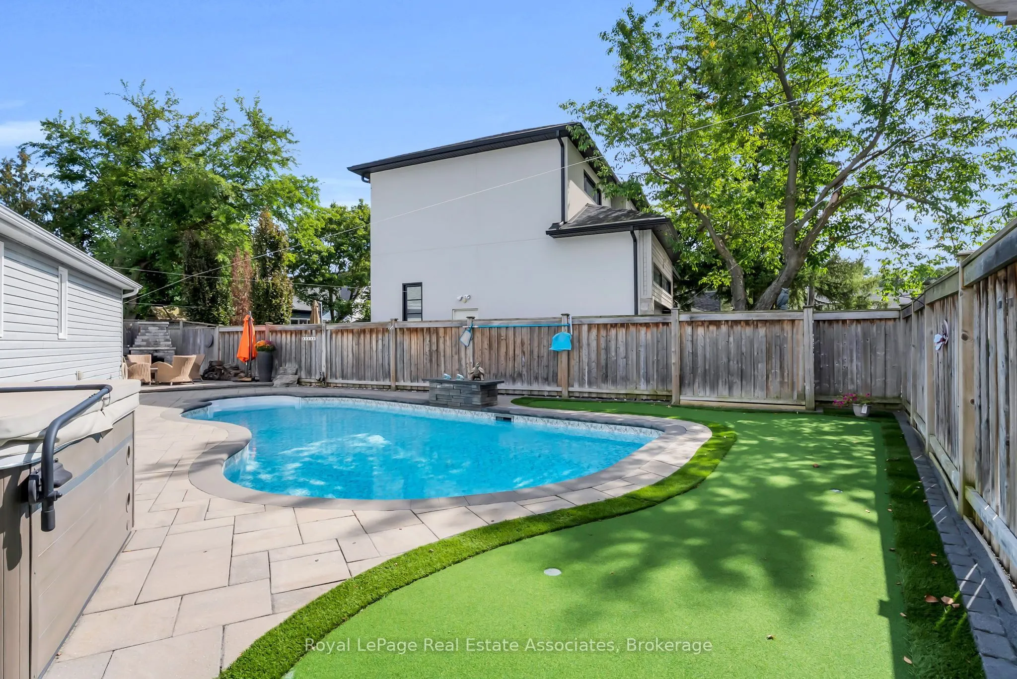 11 Churchill Crescent