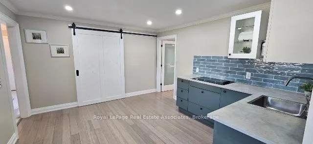 11 Churchill Crescent