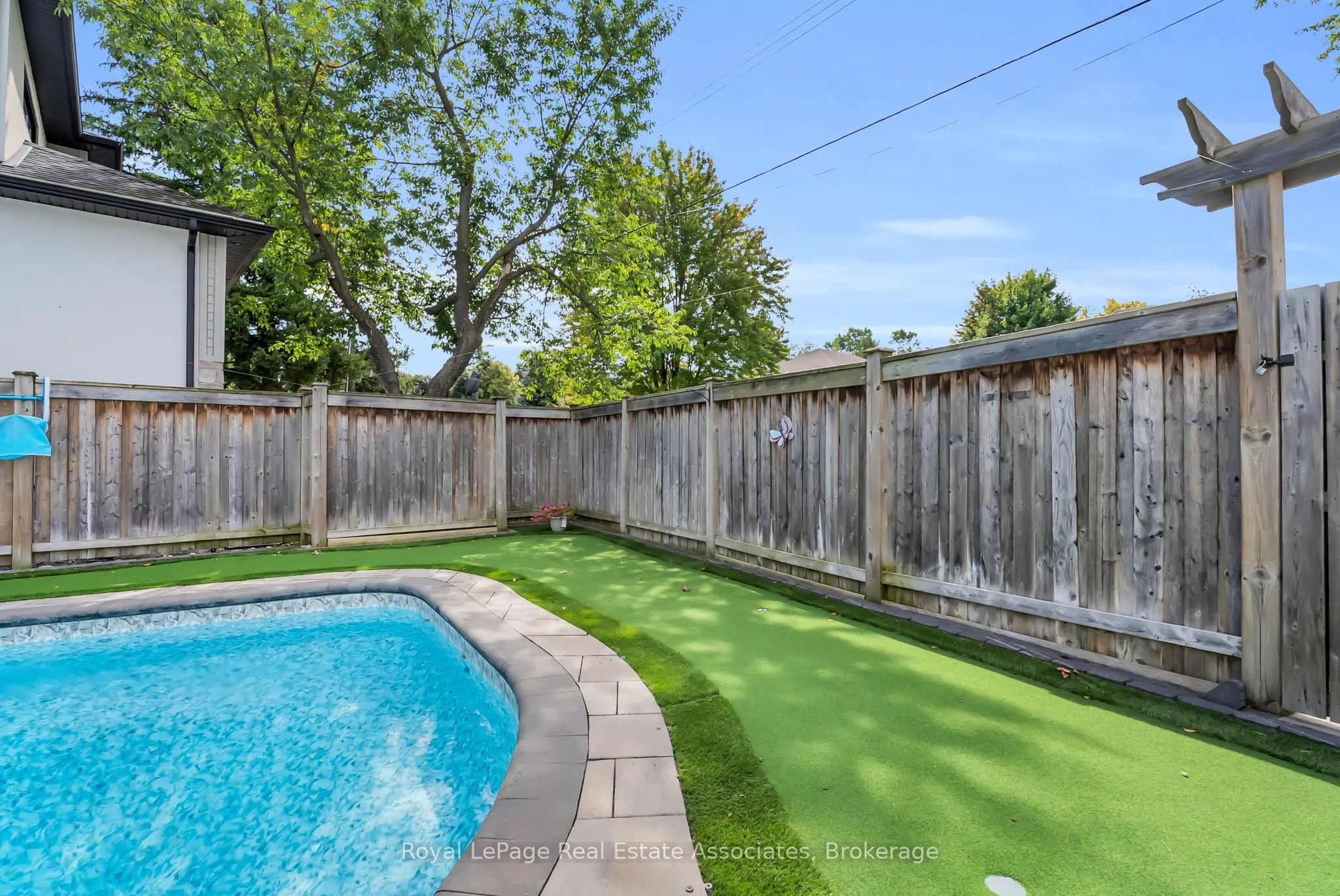 11 Churchill Crescent