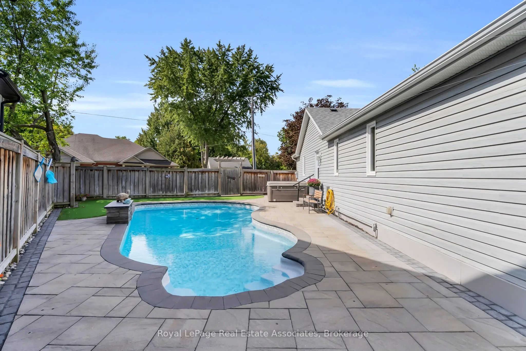 11 Churchill Crescent
