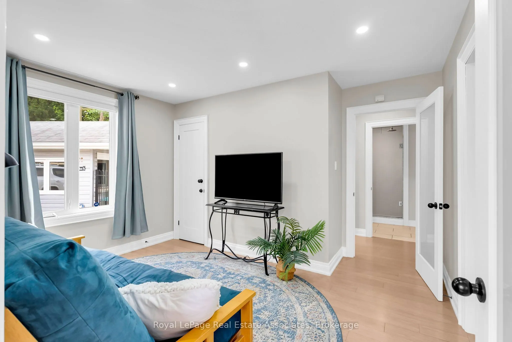 11 Churchill Crescent