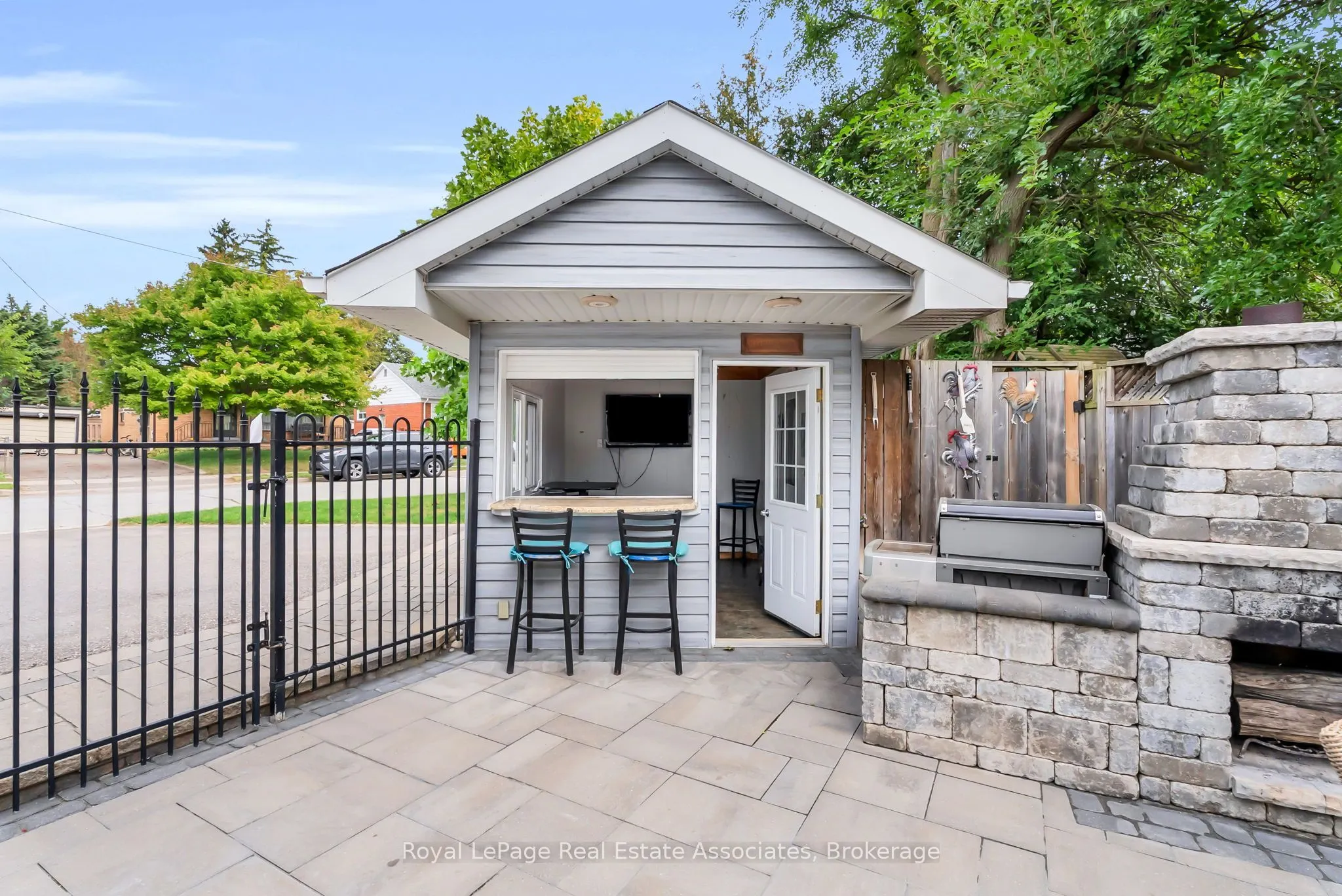 11 Churchill Crescent