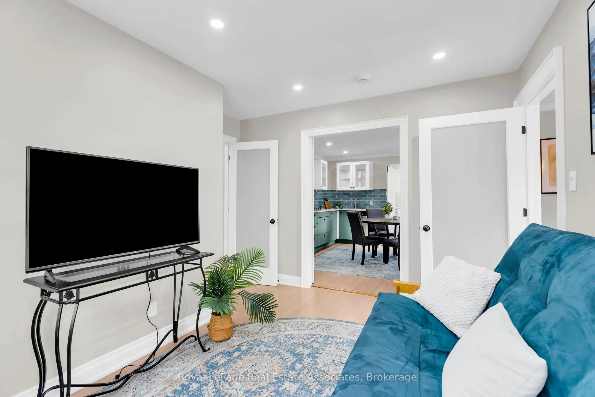11 Churchill Crescent