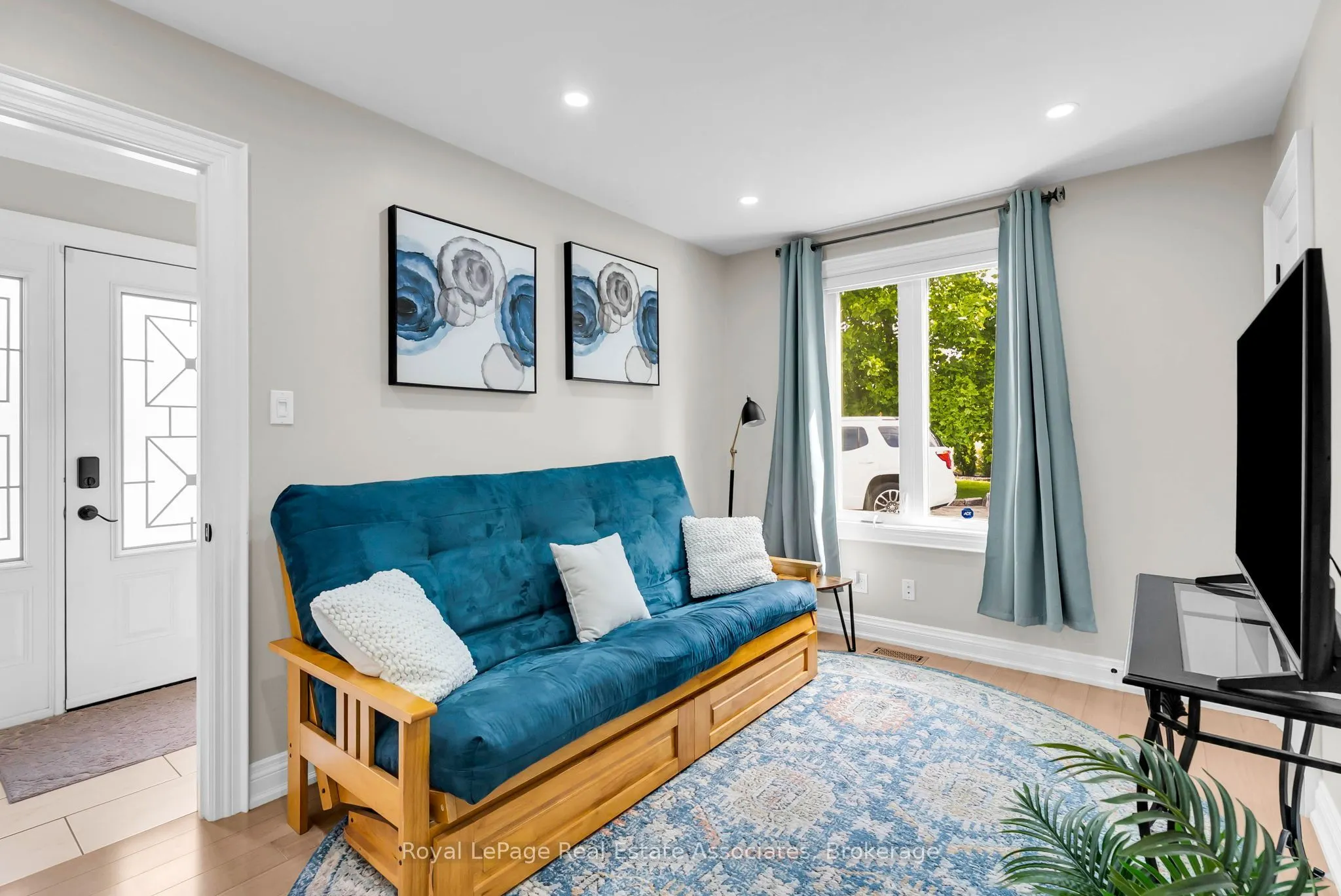11 Churchill Crescent
