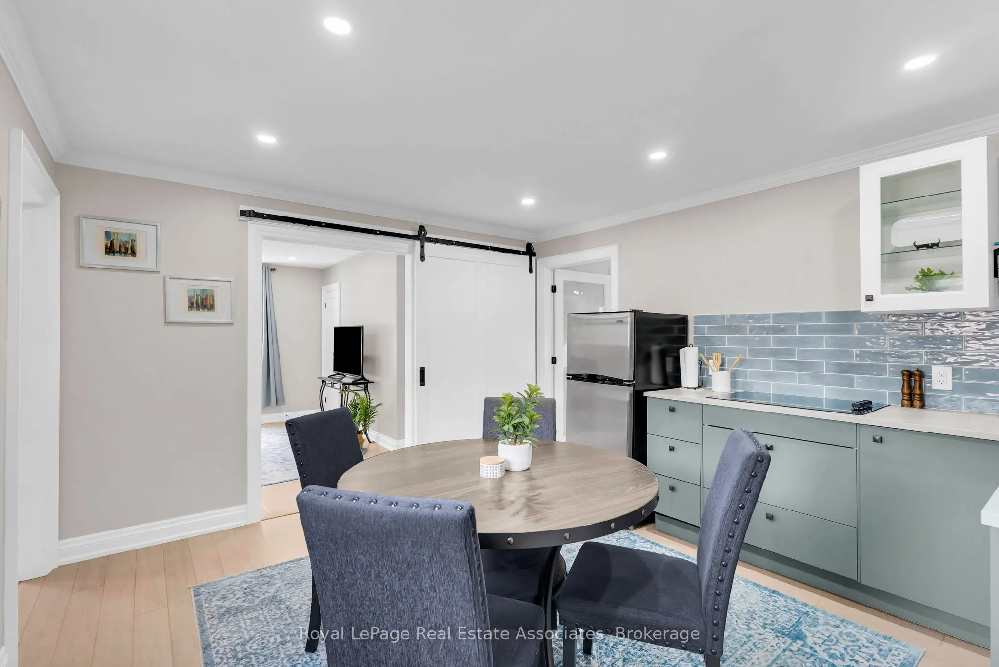 11 Churchill Crescent