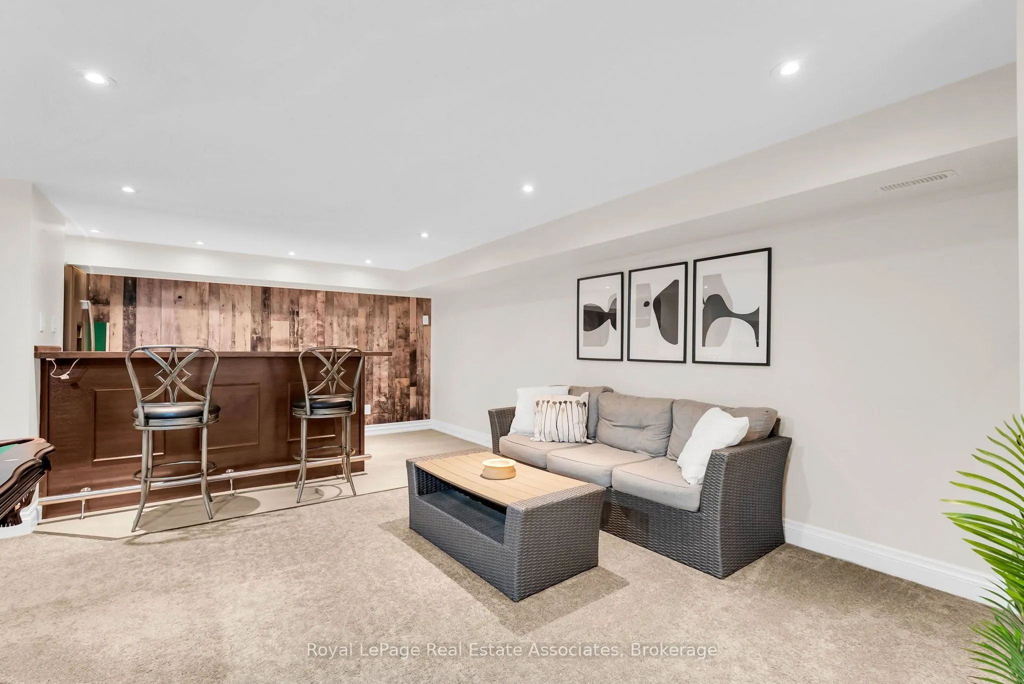 11 Churchill Crescent