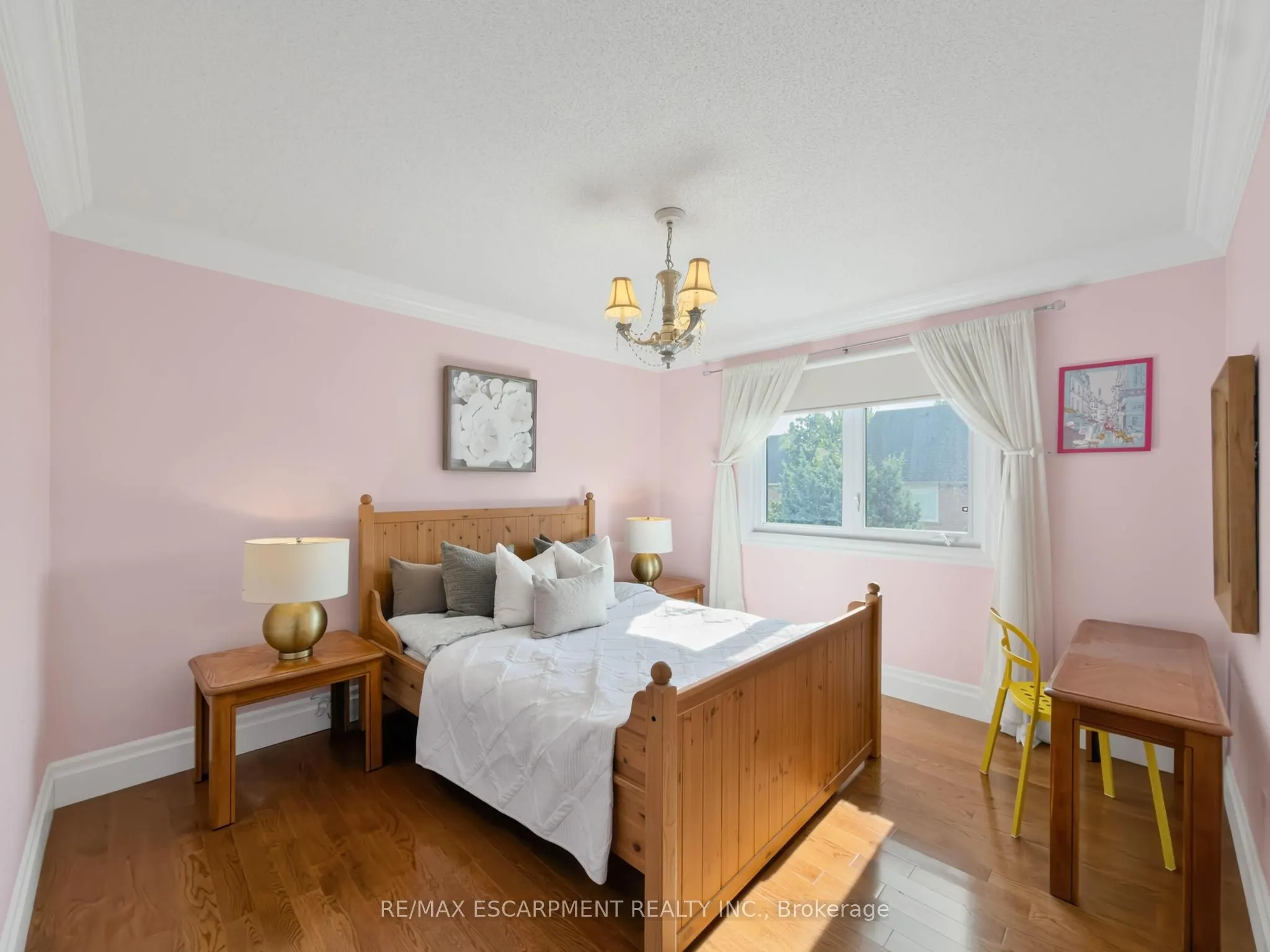 1396 Thorncrest Crescent