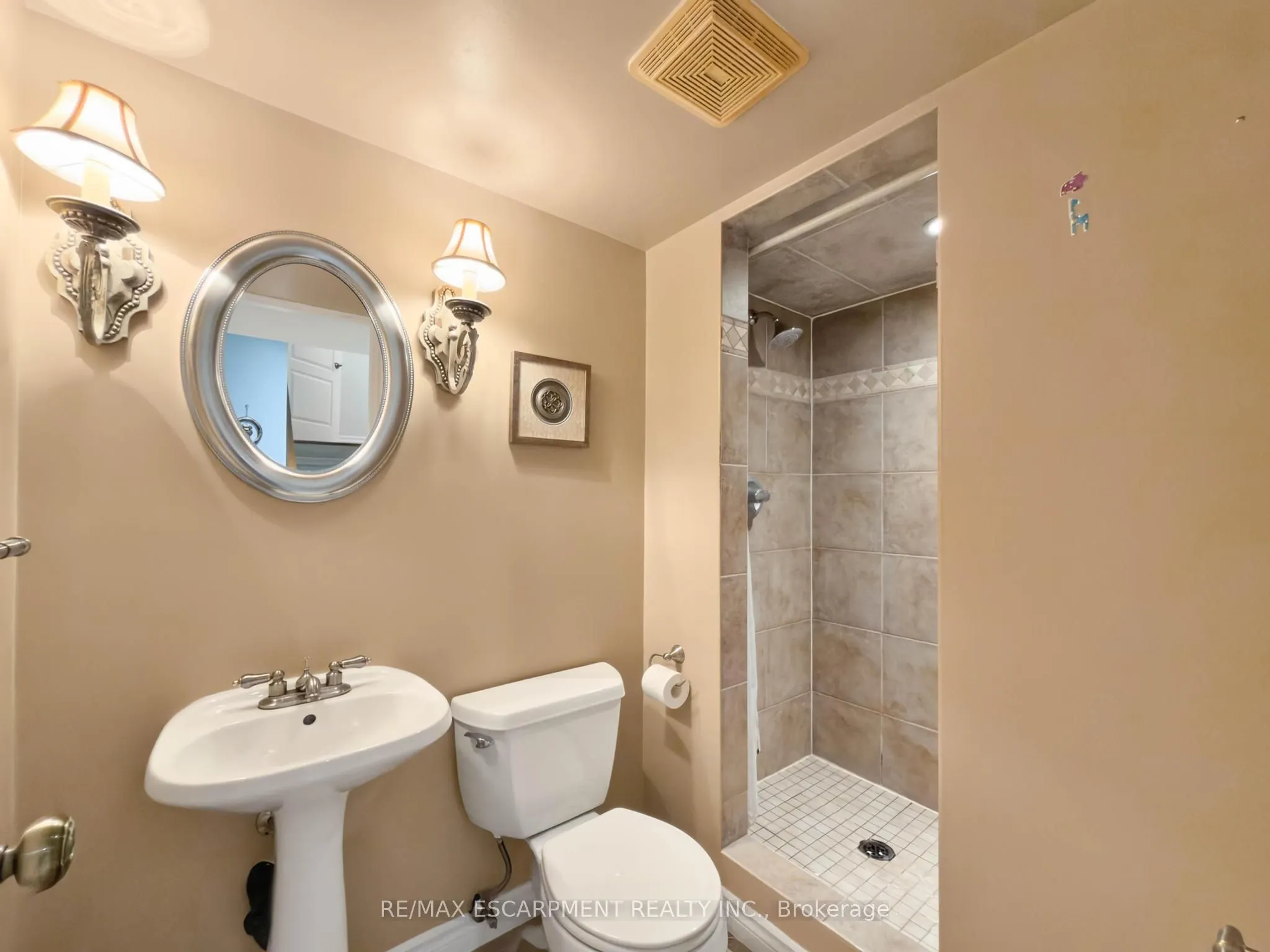 1396 Thorncrest Crescent