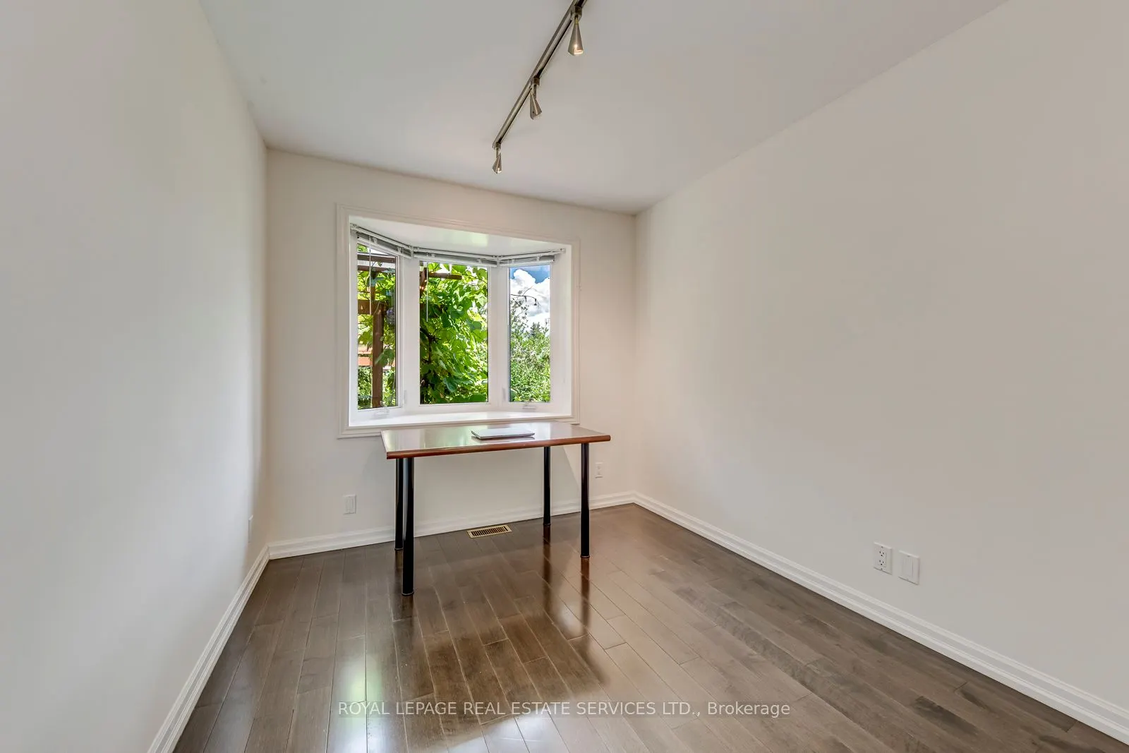 1607 Ewald Road
