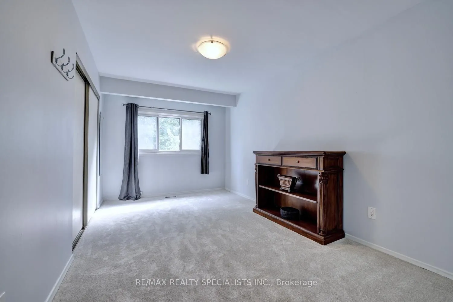 2442 Basswood Crescent