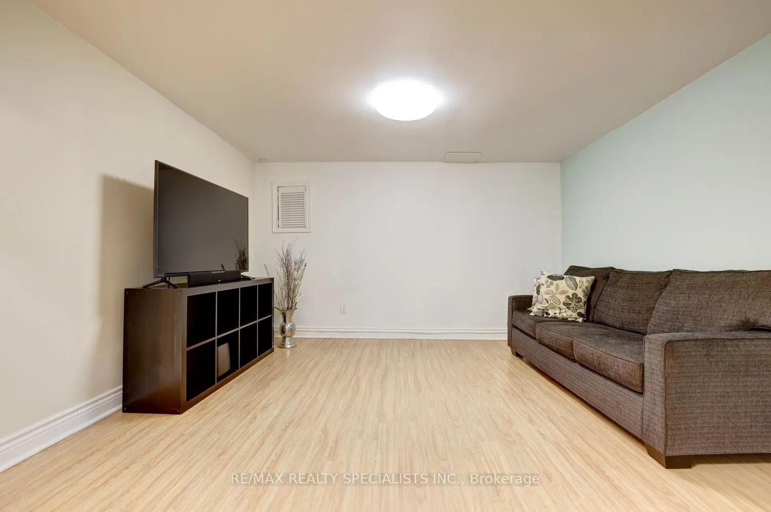 2442 Basswood Crescent