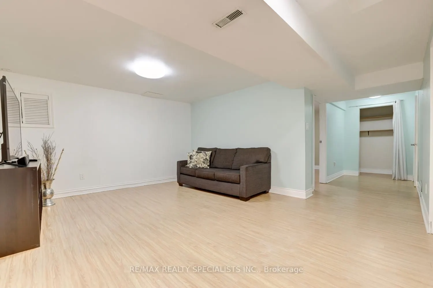 2442 Basswood Crescent
