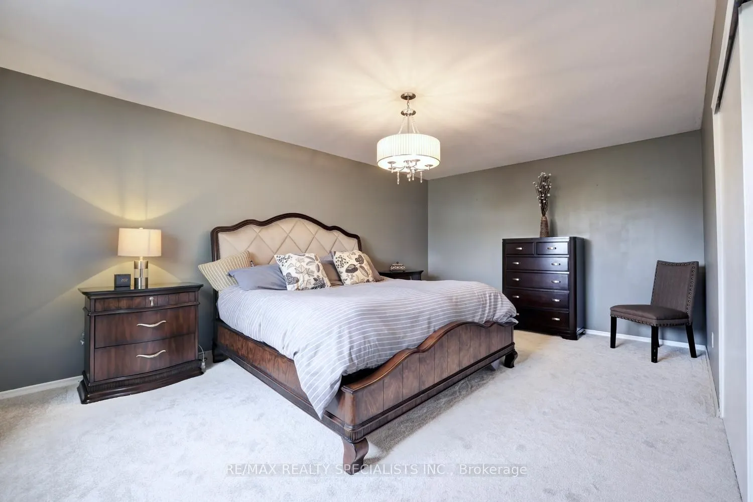 2442 Basswood Crescent