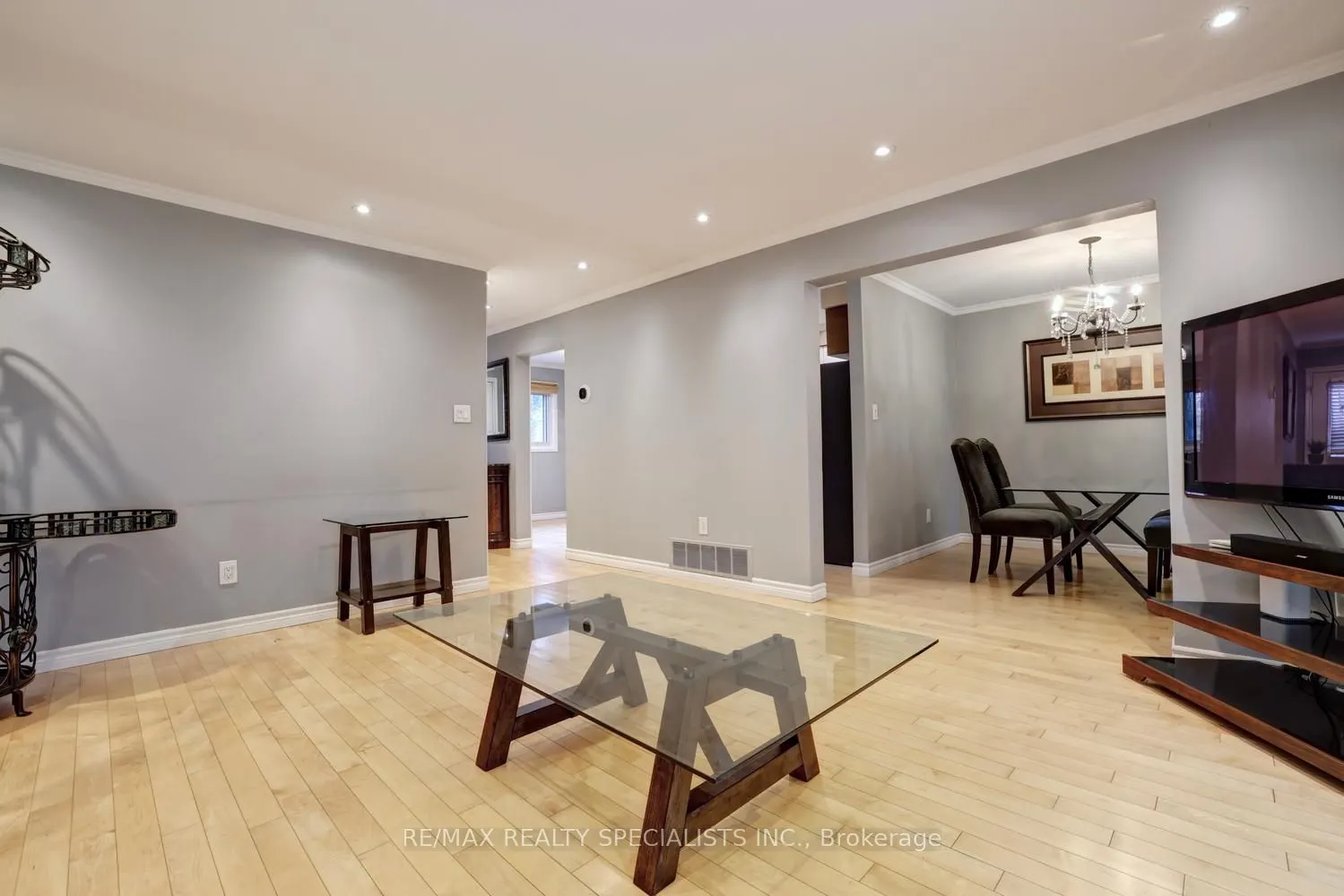 2442 Basswood Crescent