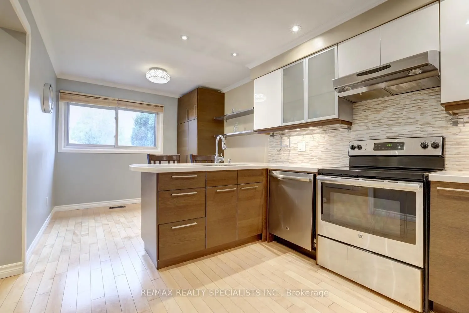 2442 Basswood Crescent