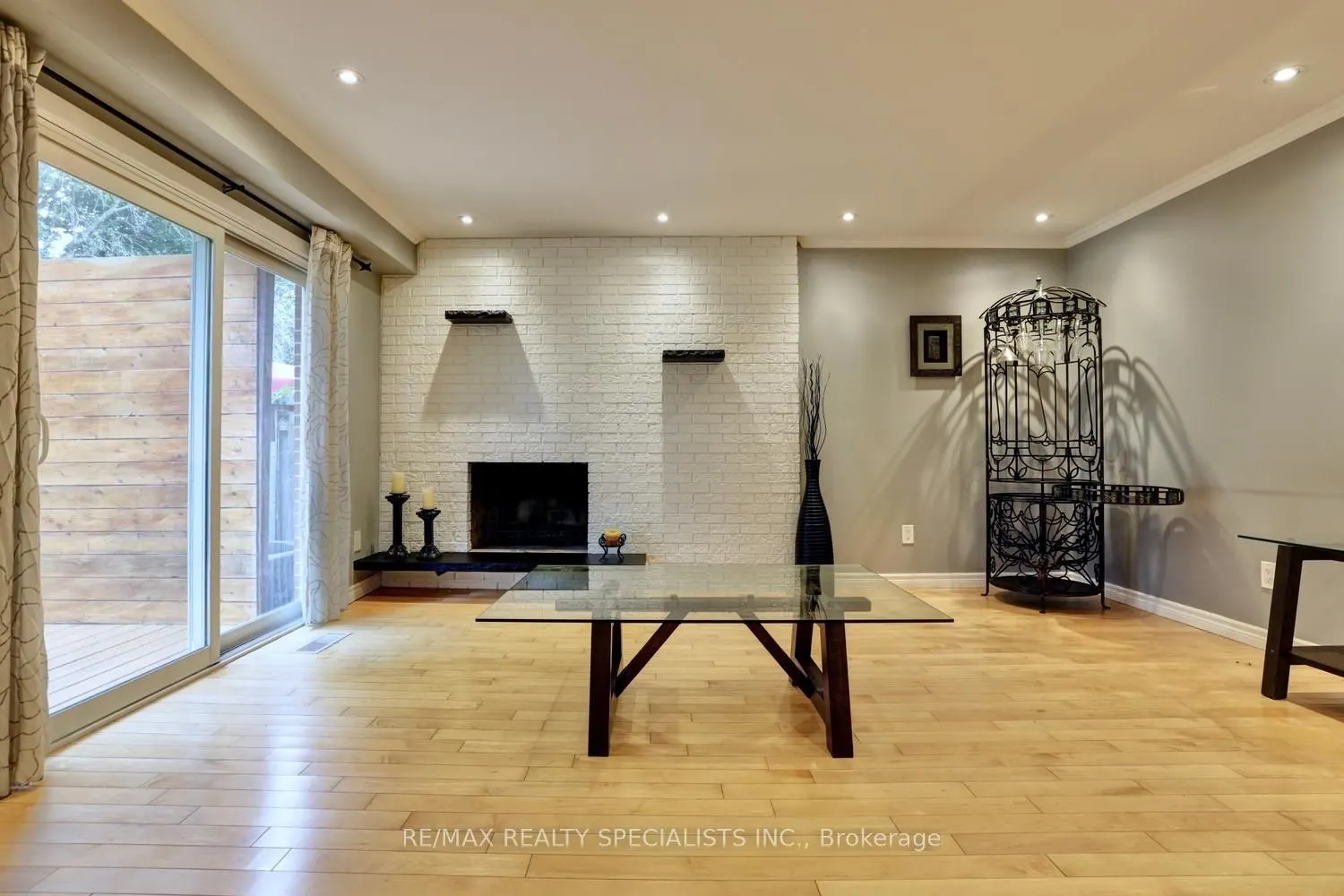 2442 Basswood Crescent