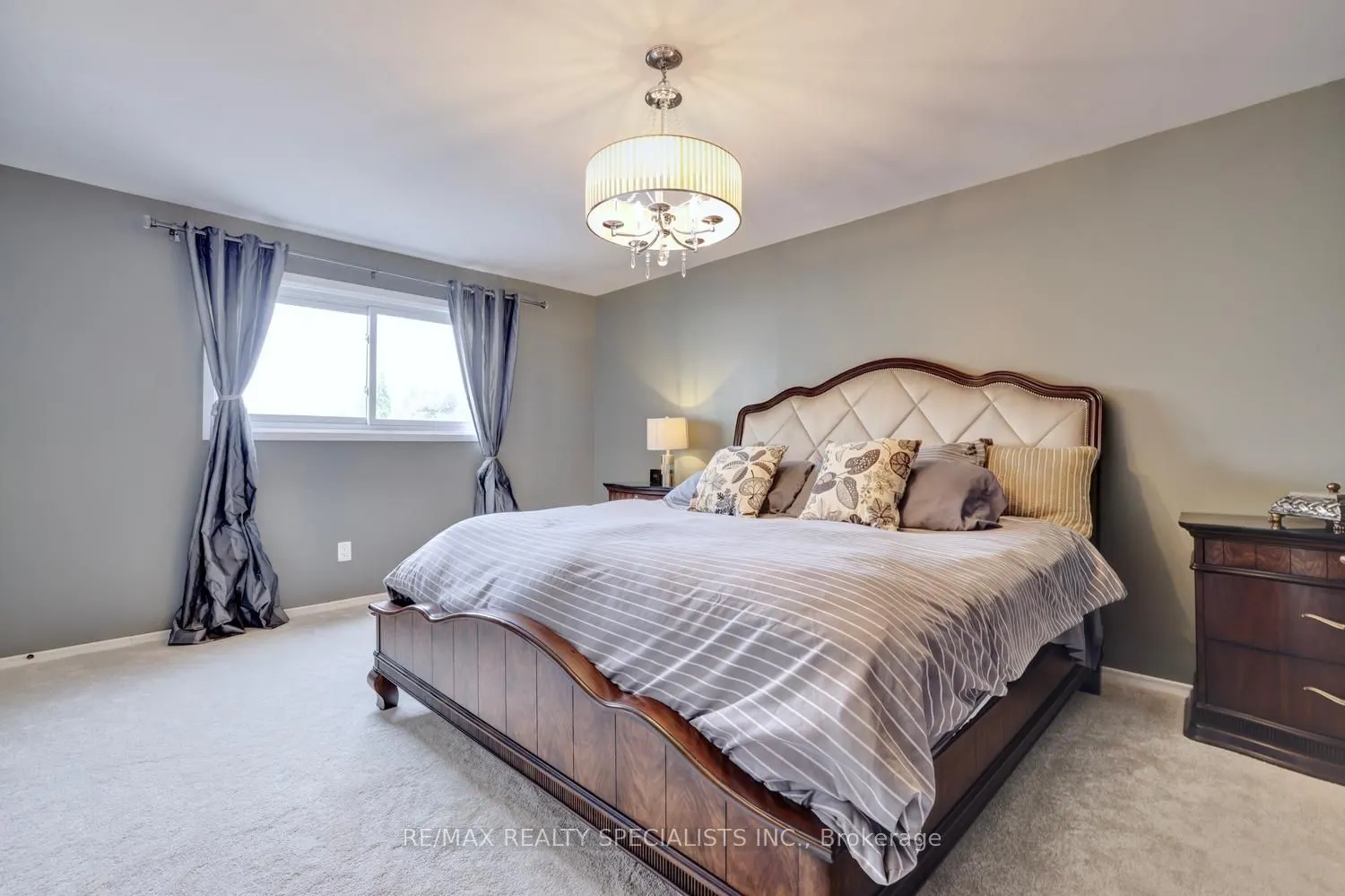 2442 Basswood Crescent