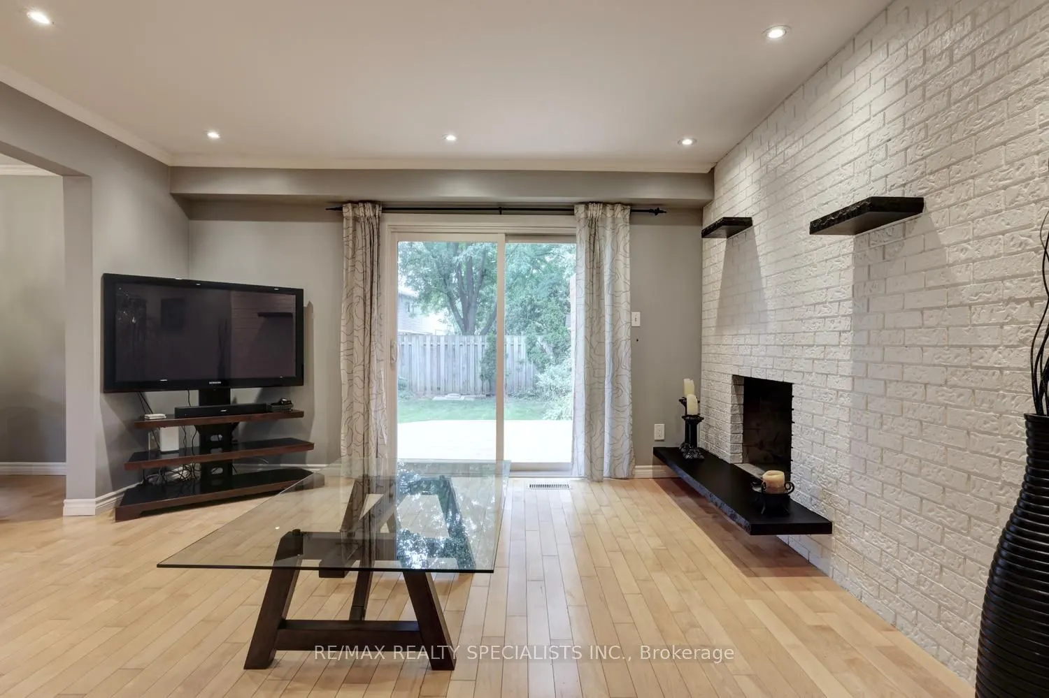 2442 Basswood Crescent