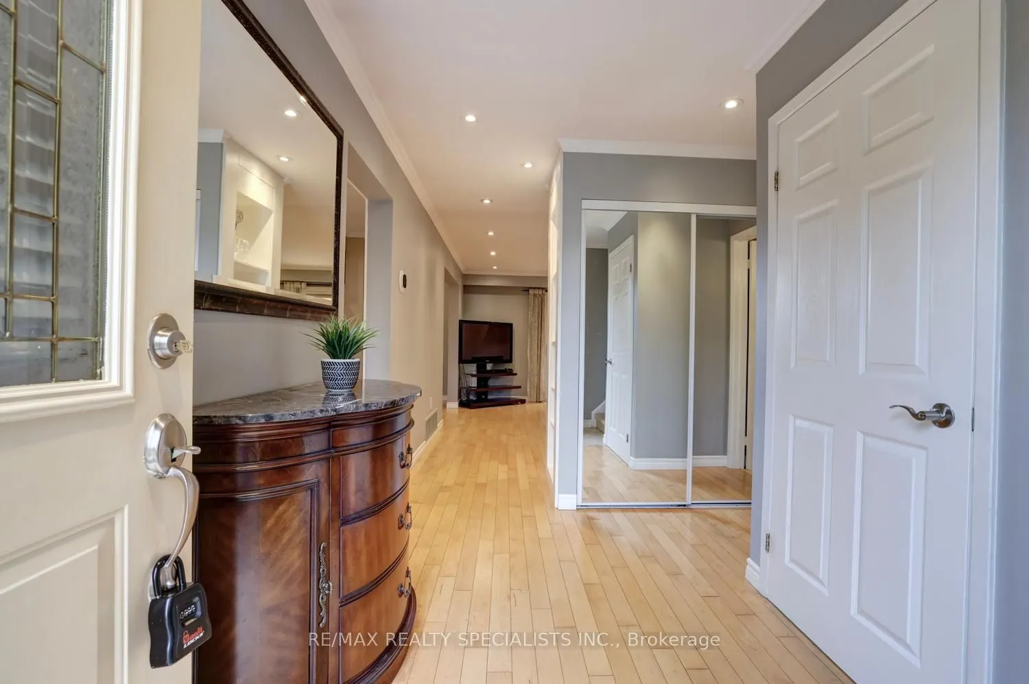 2442 Basswood Crescent
