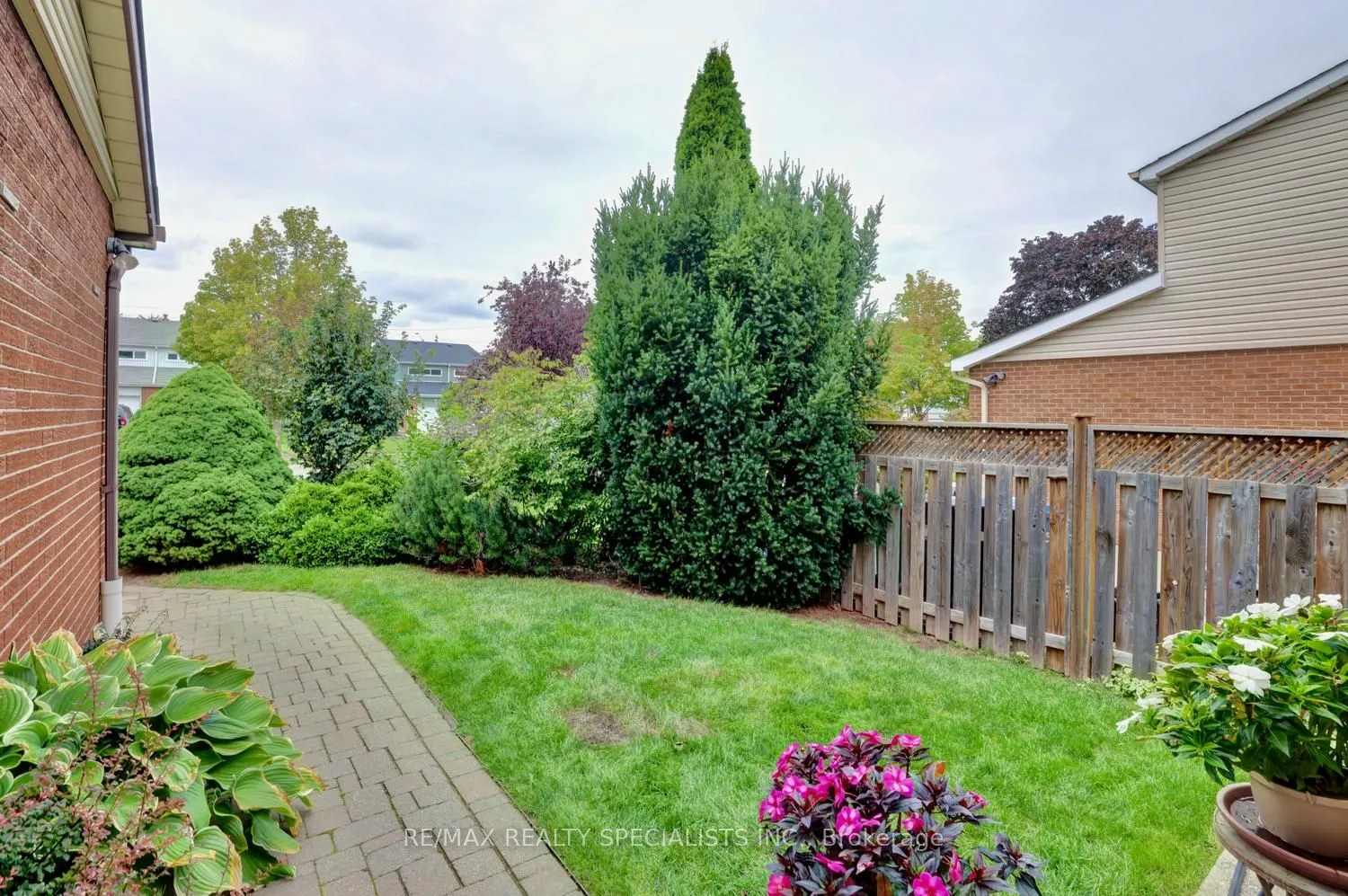 2442 Basswood Crescent