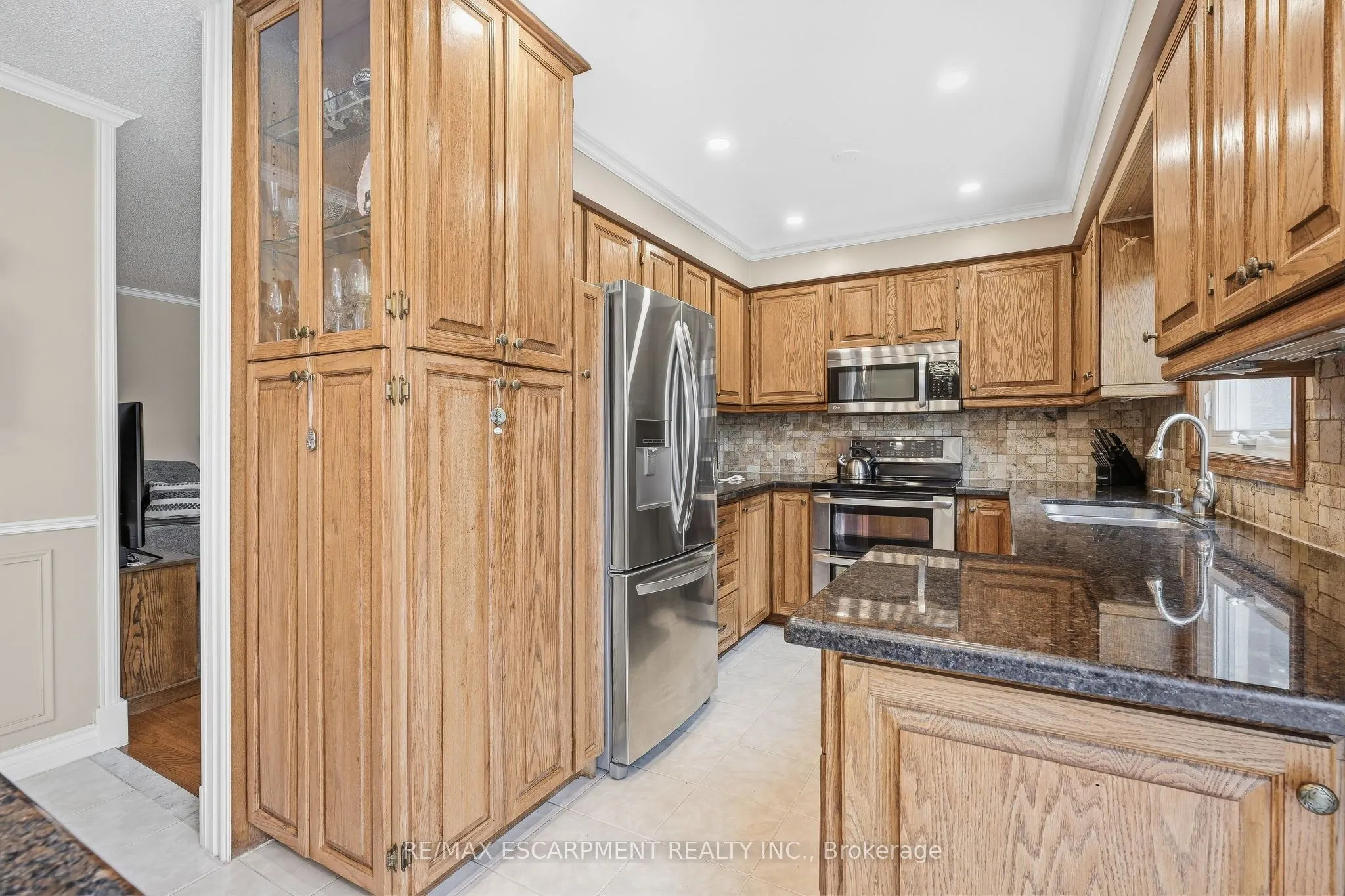 607 CLOVER PARK Crescent