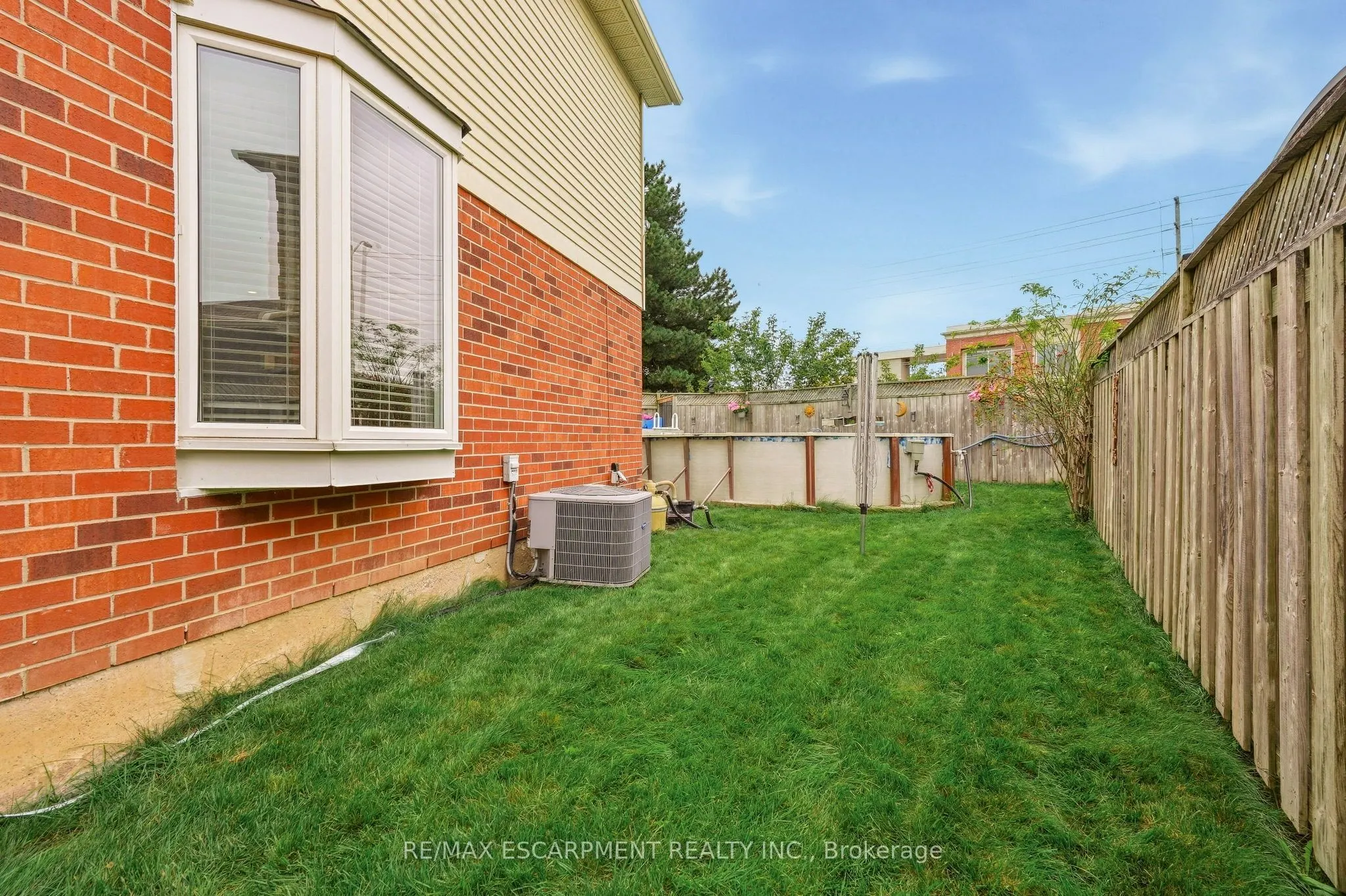 607 CLOVER PARK Crescent