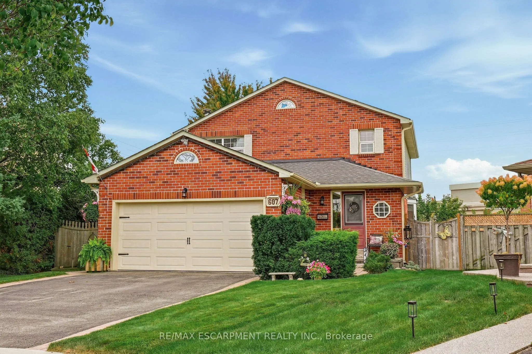607 CLOVER PARK Crescent