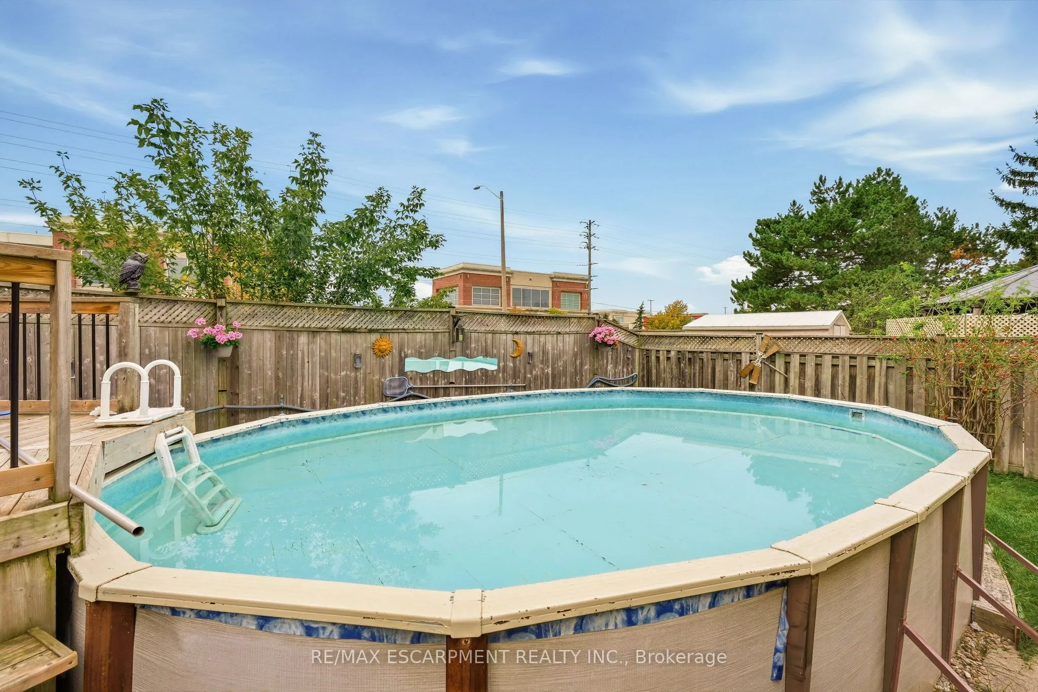 607 CLOVER PARK Crescent