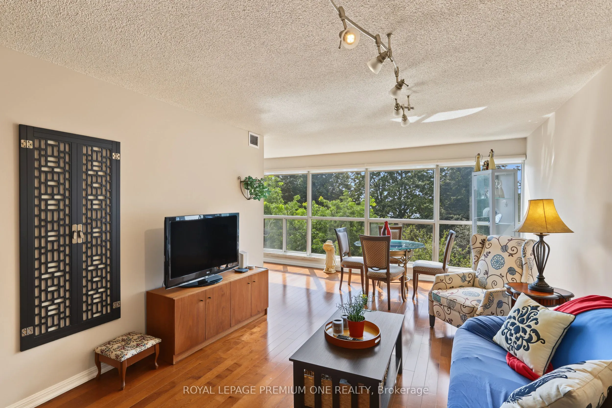 2267 Lake Shore Boulevard #410