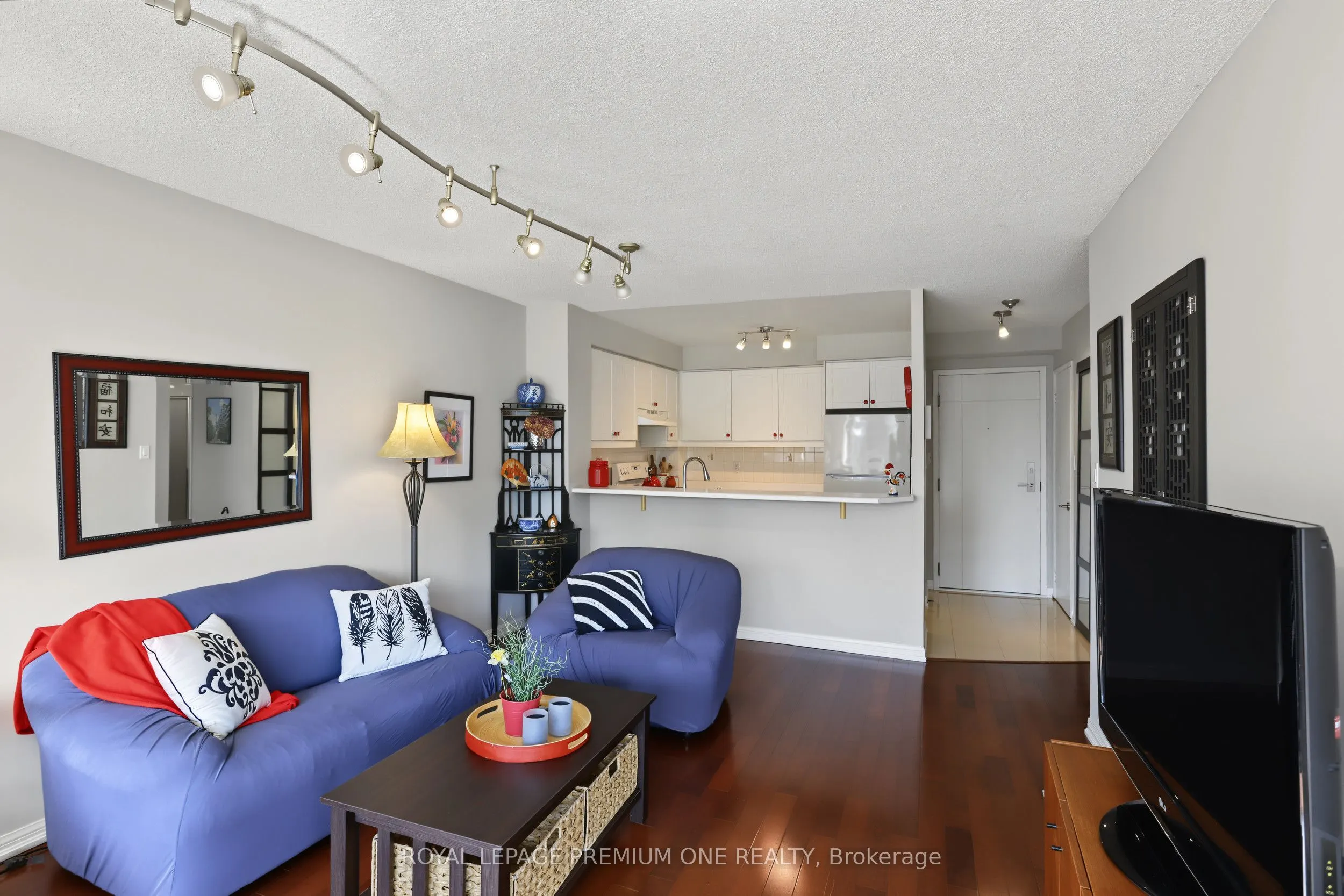 2267 Lake Shore Boulevard #410