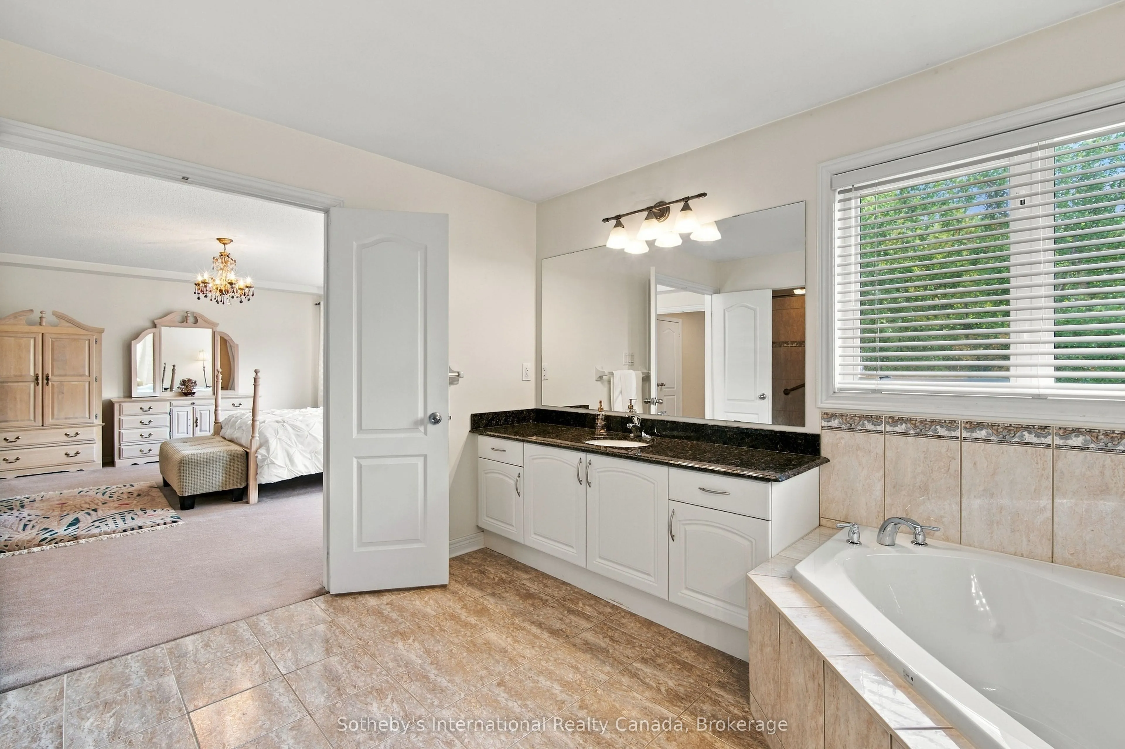 3352 Erin Centre Boulevard