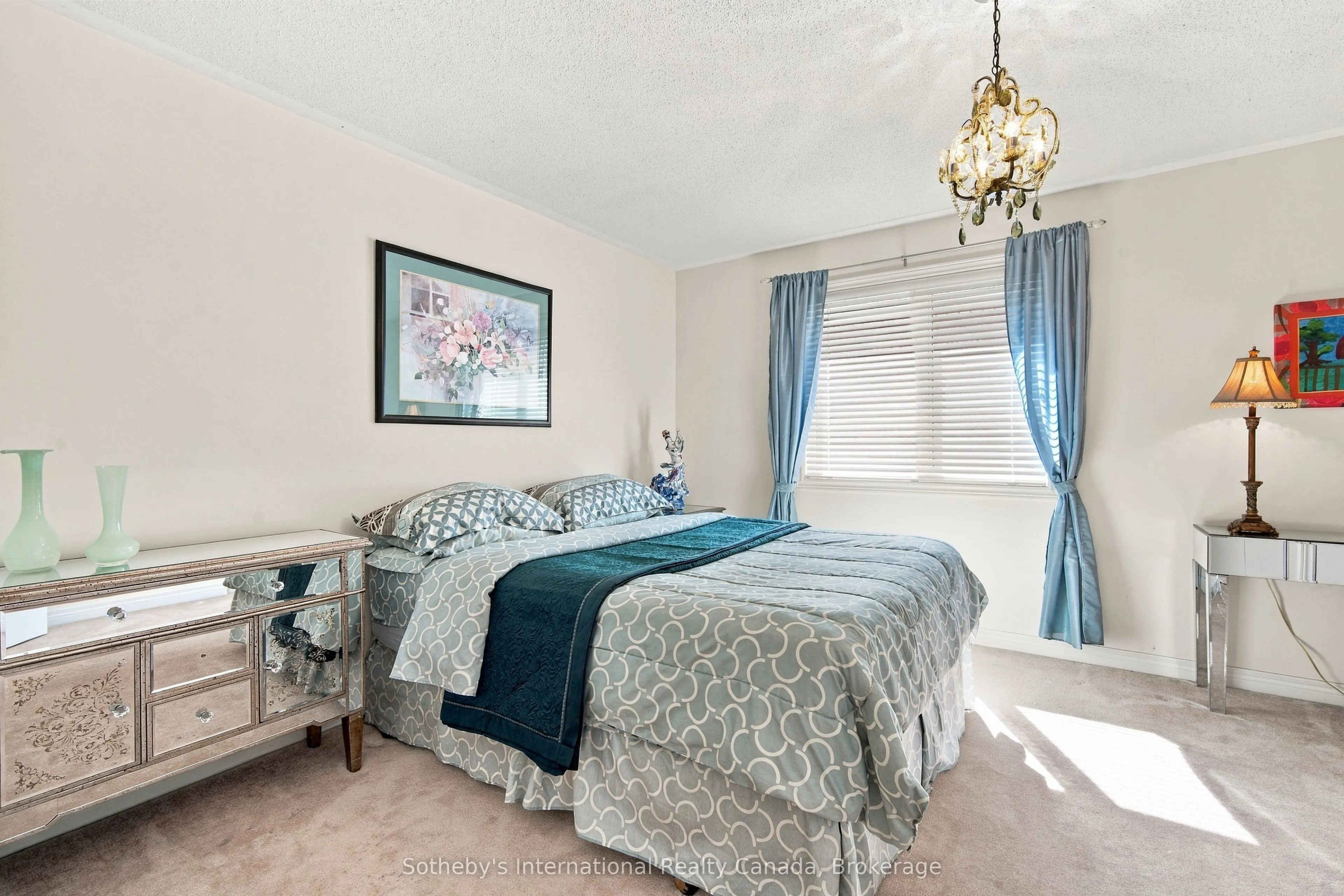 3352 Erin Centre Boulevard