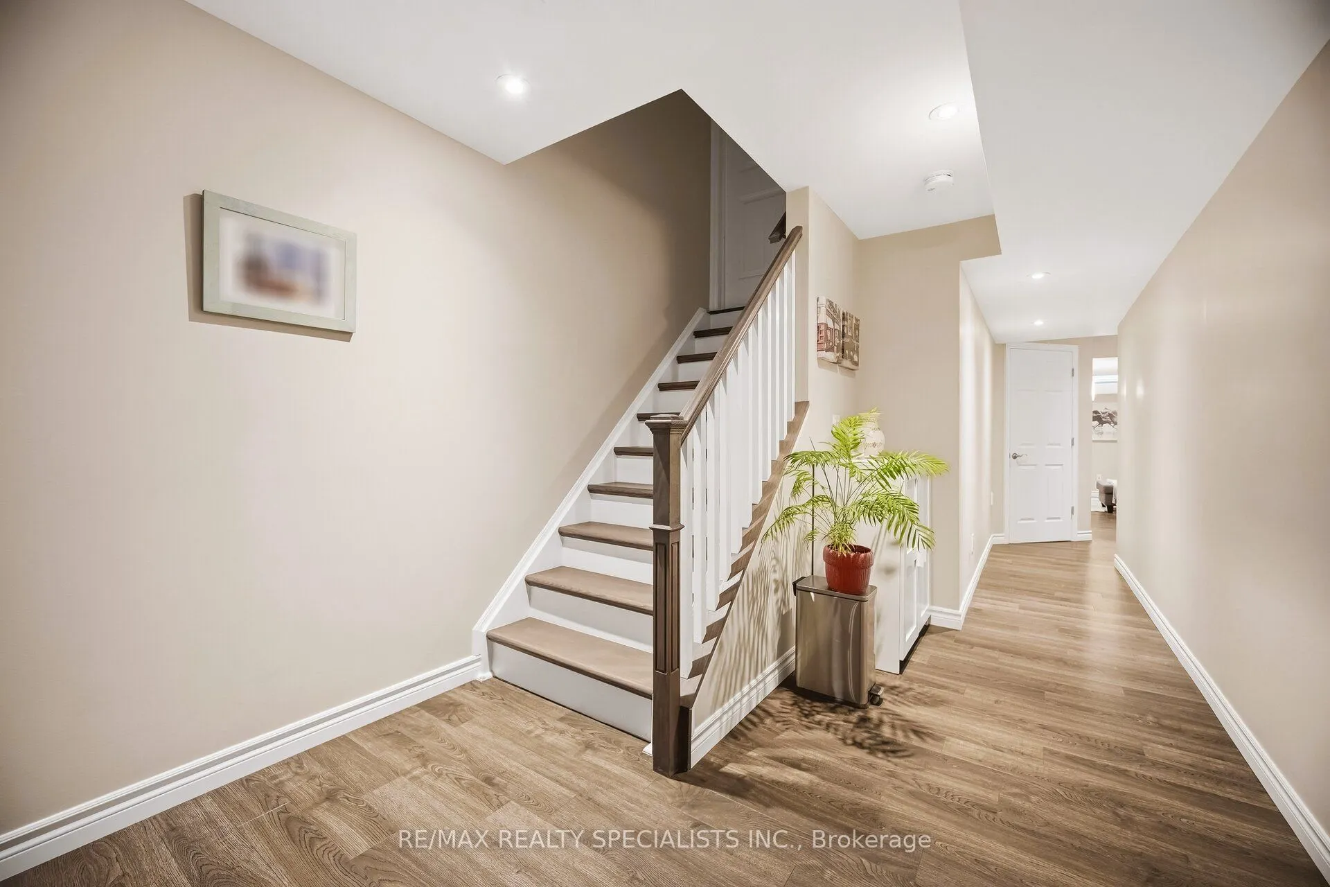 92 Hanson Crescent
