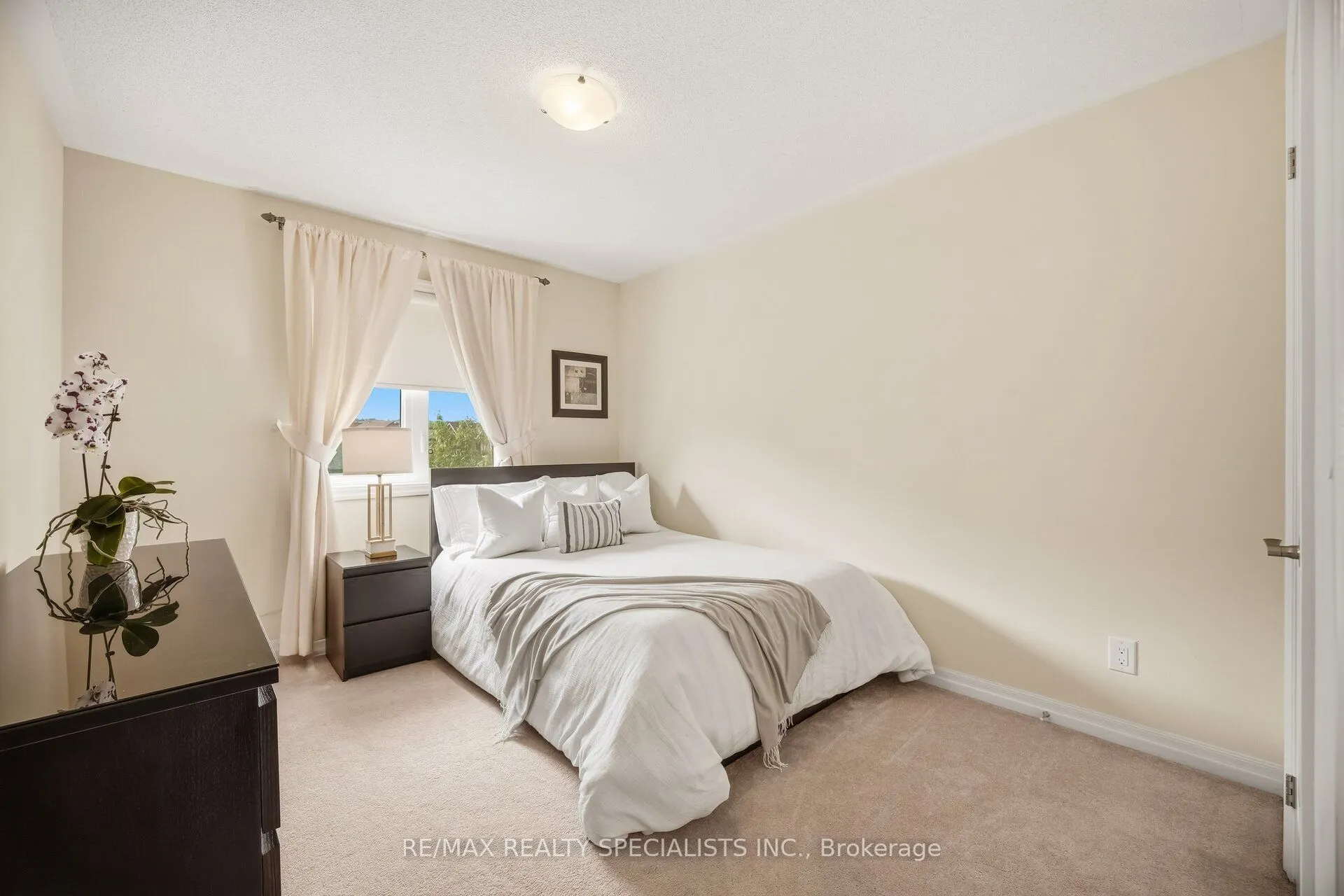 92 Hanson Crescent