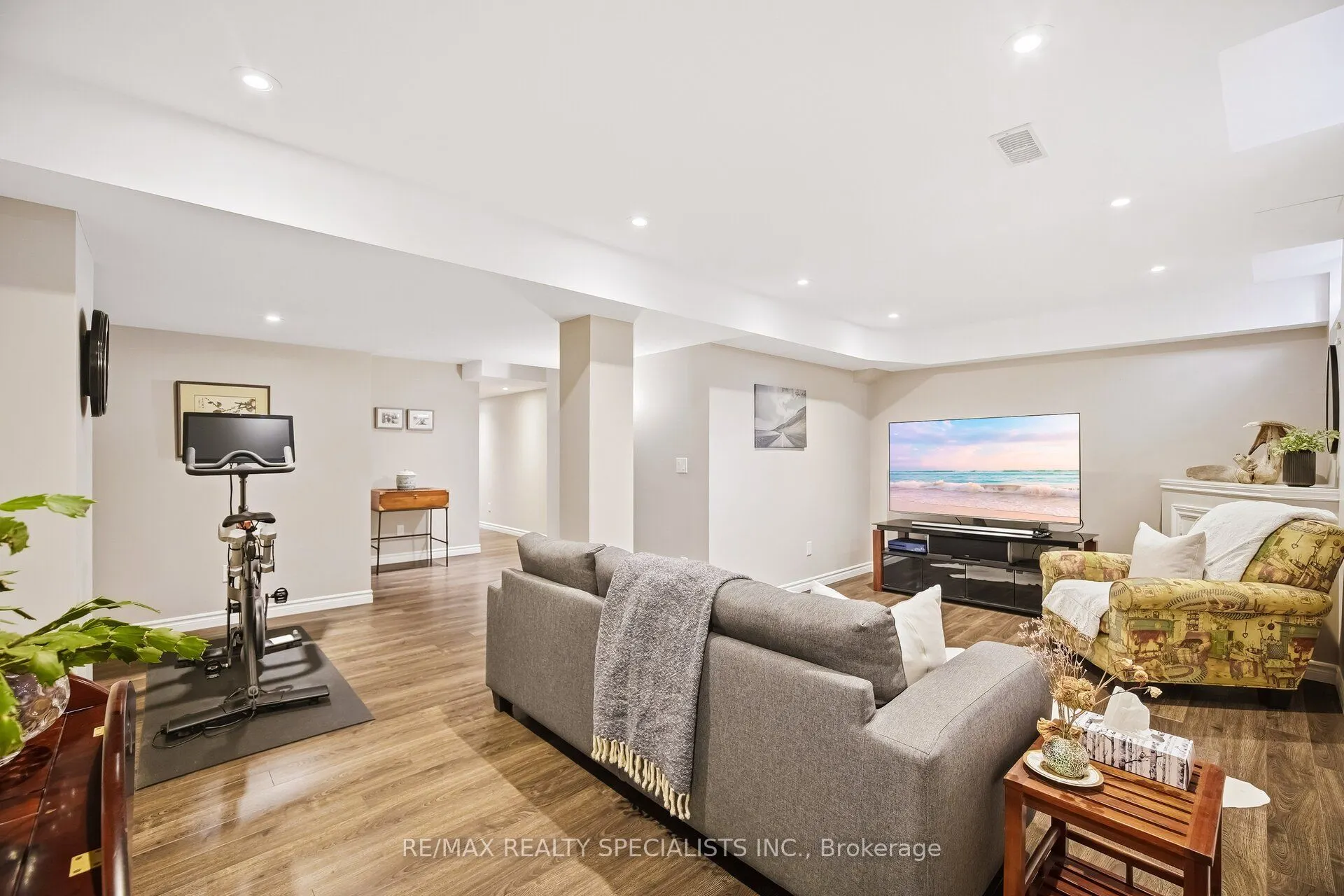 92 Hanson Crescent