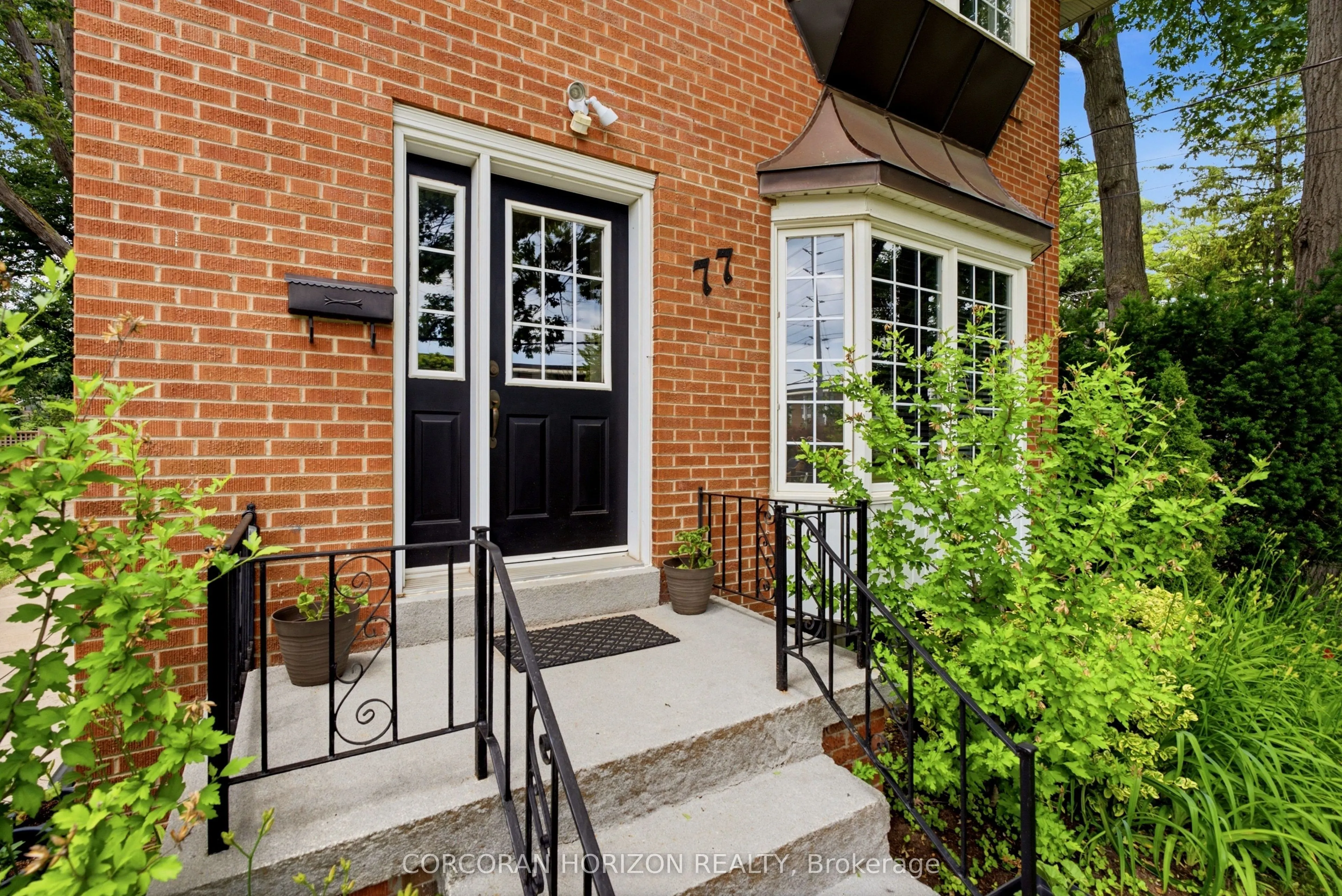 77 Mineola Road E