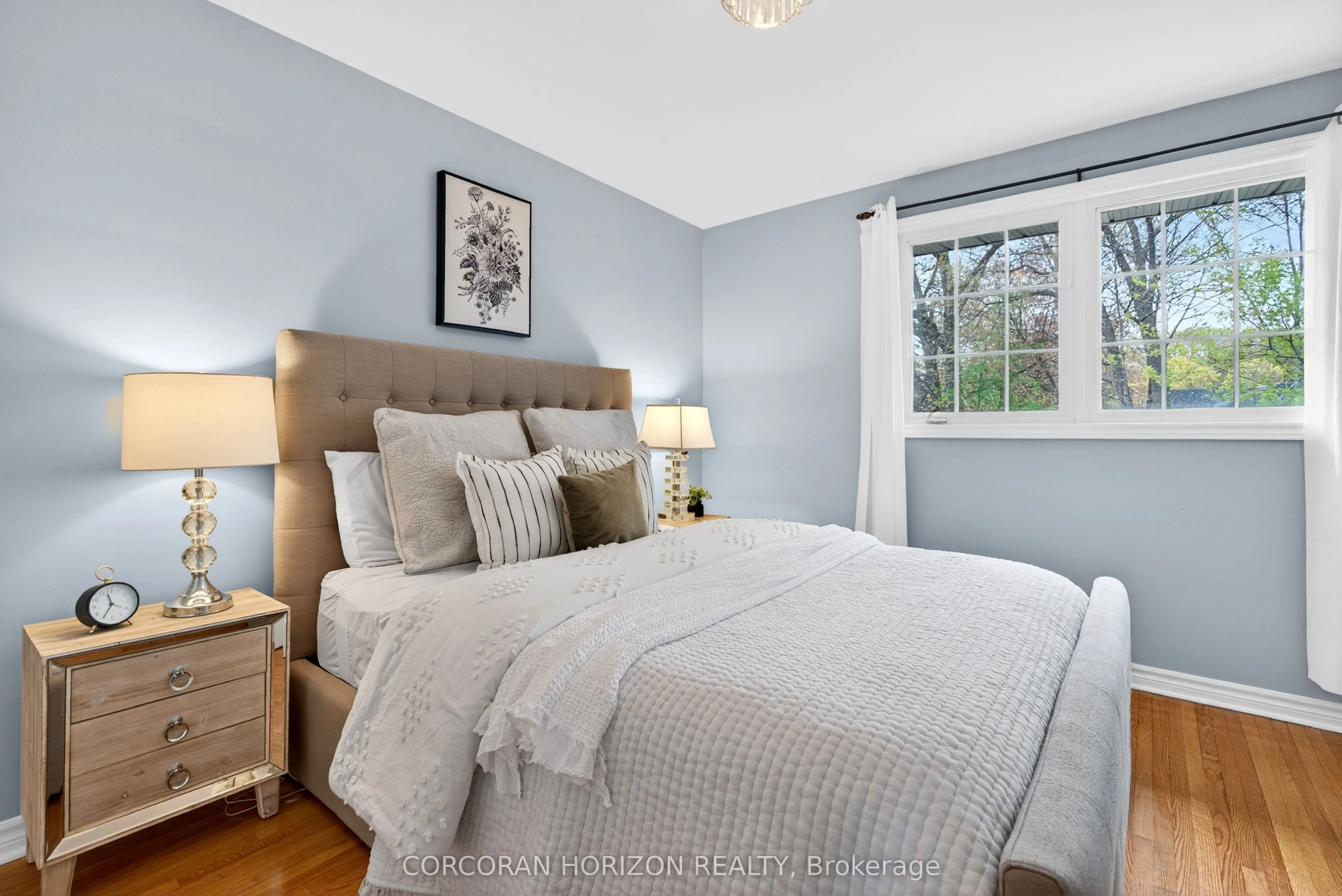 77 Mineola Road E