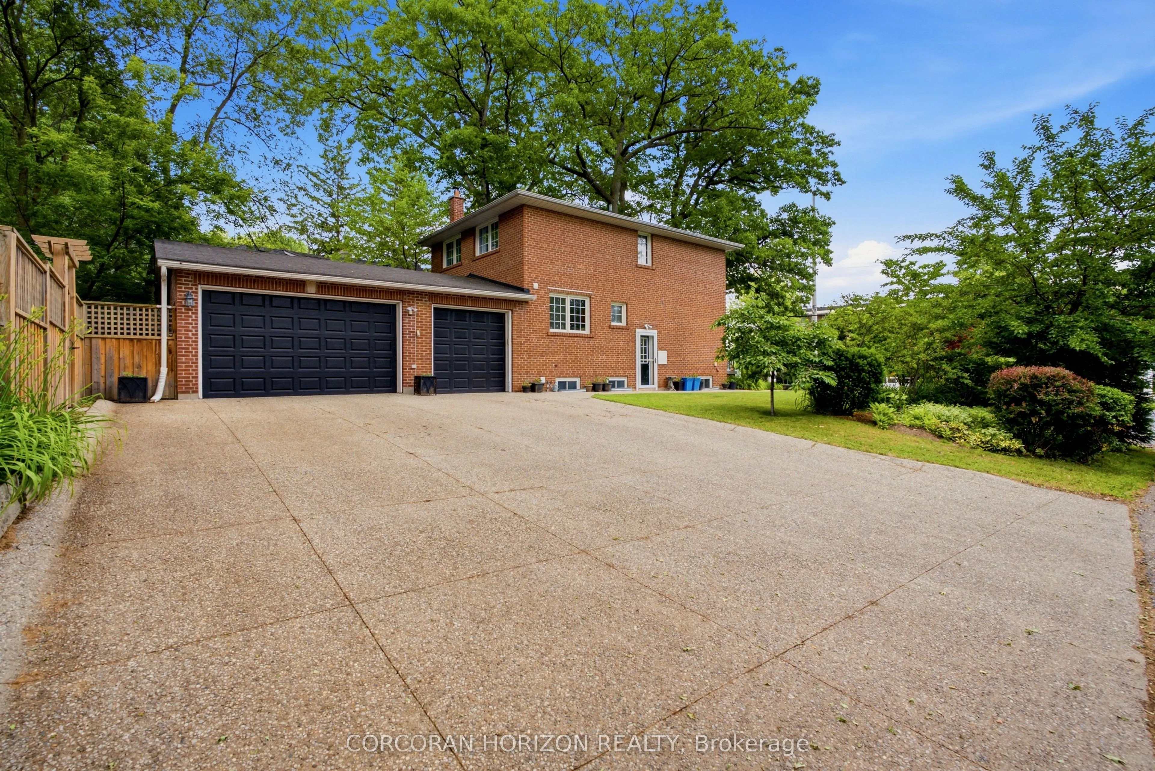 77 Mineola Road E