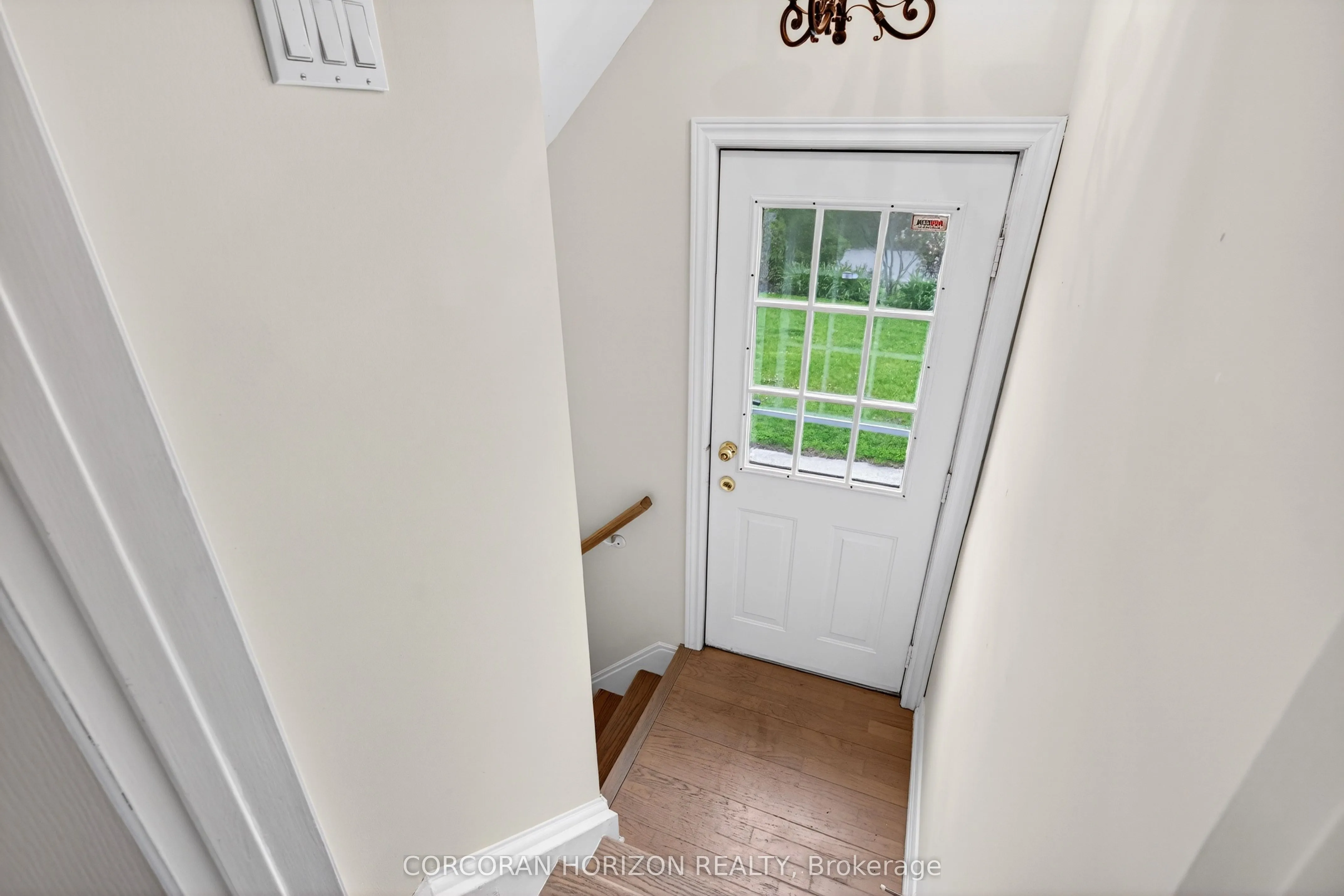 77 Mineola Road E