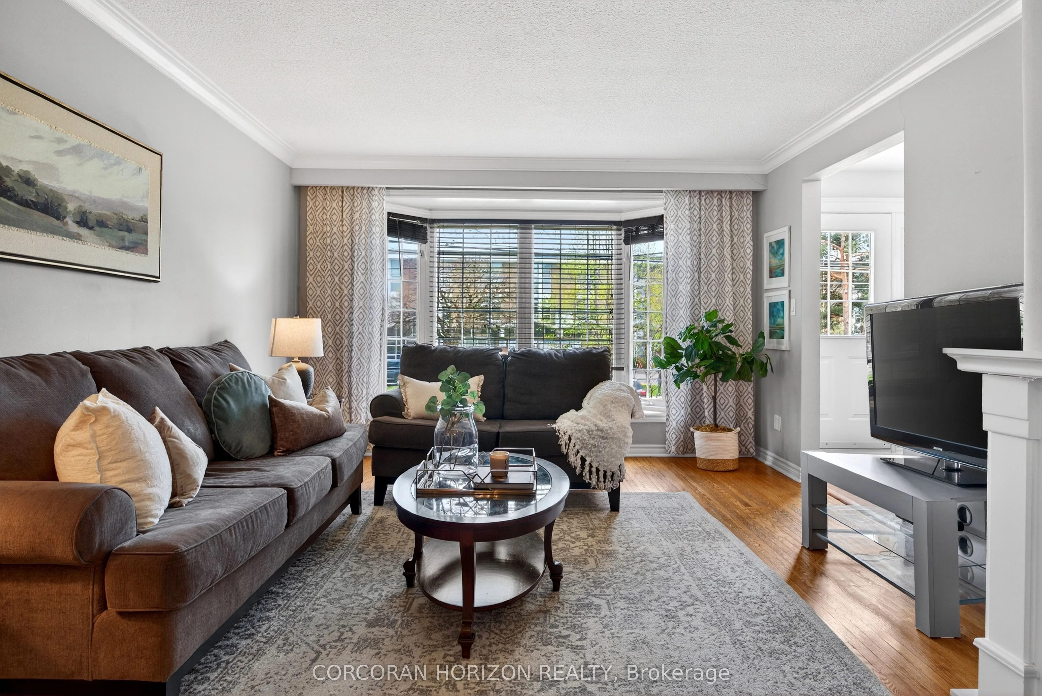77 Mineola Road E