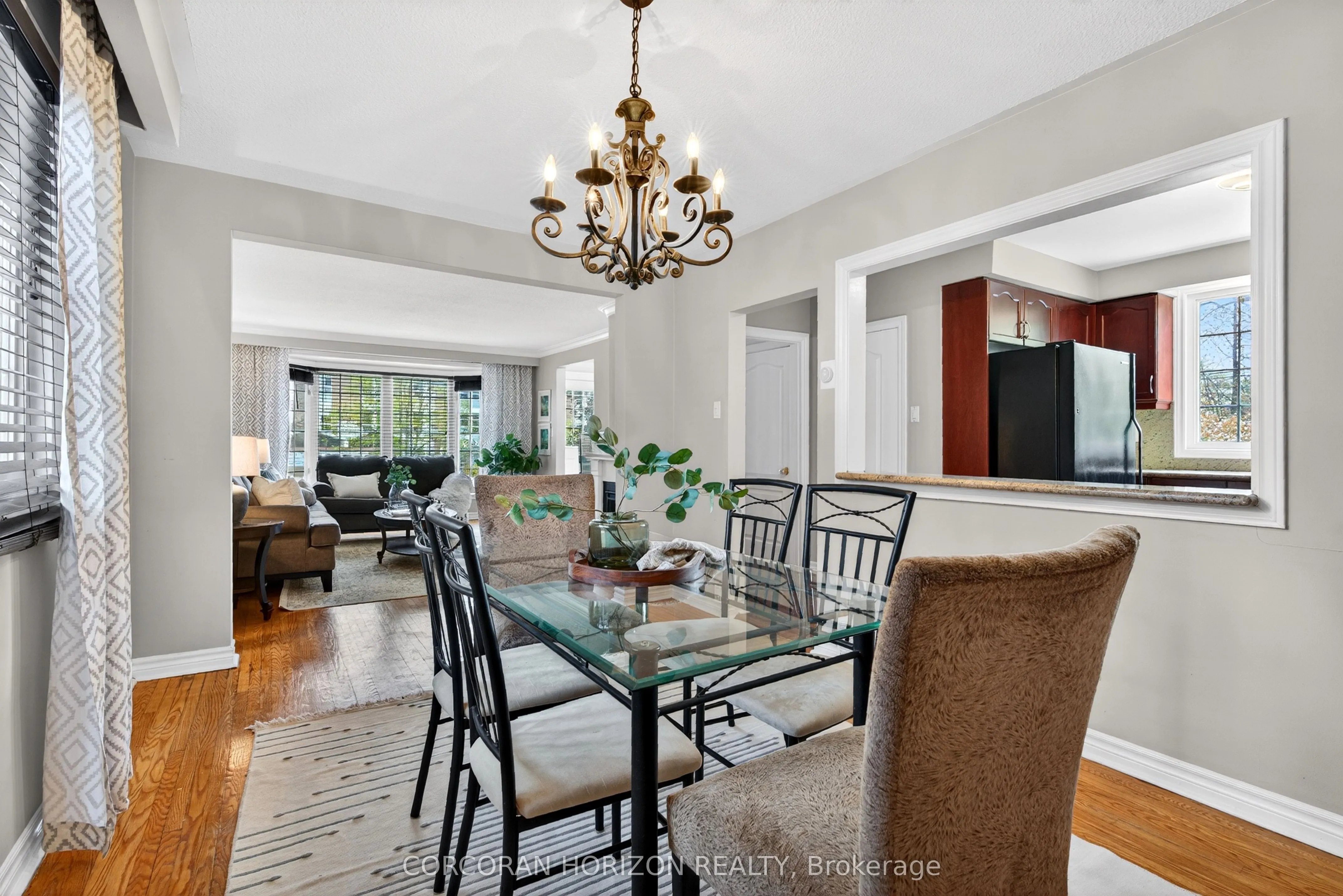 77 Mineola Road E