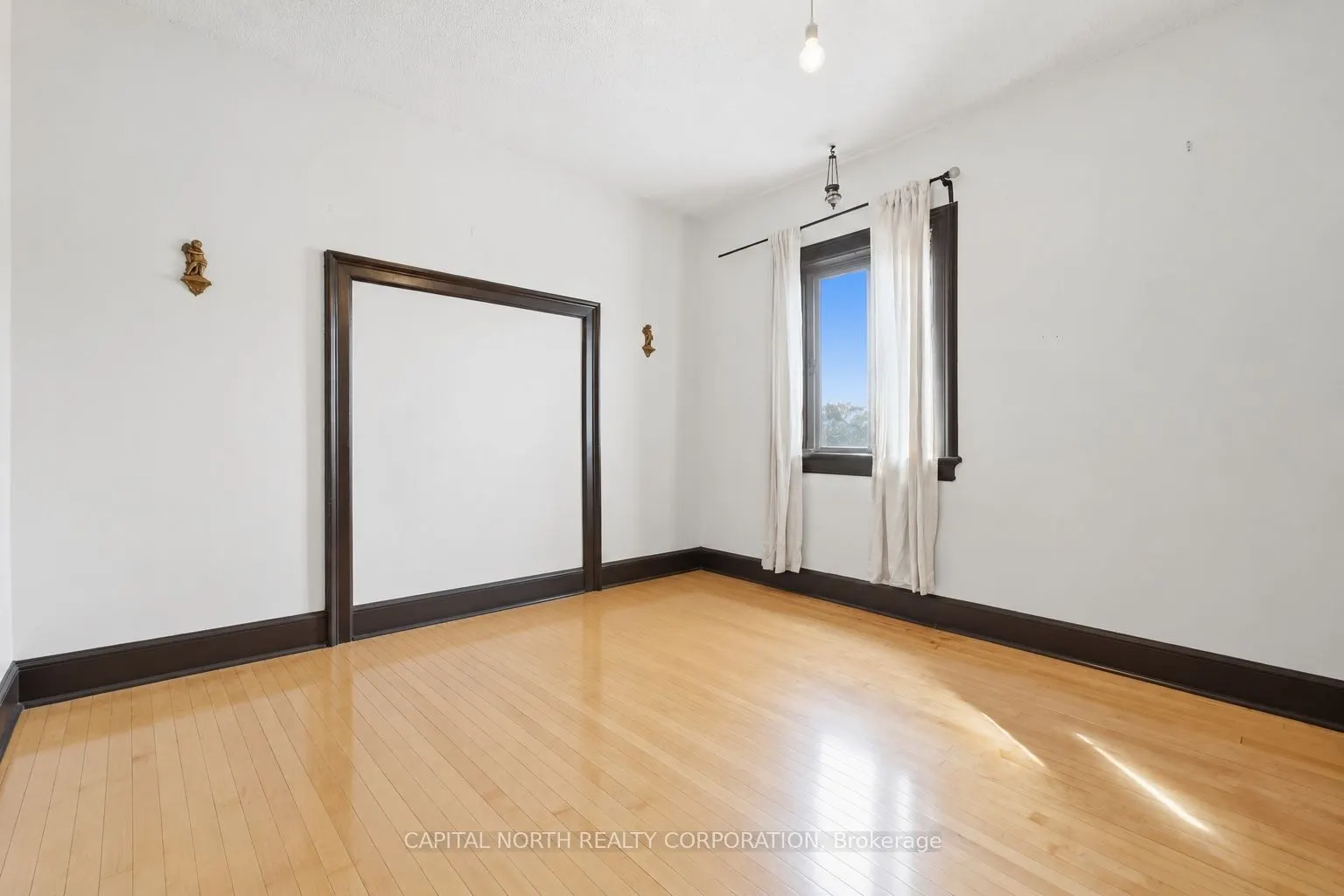 2854 Dundas Street W #3